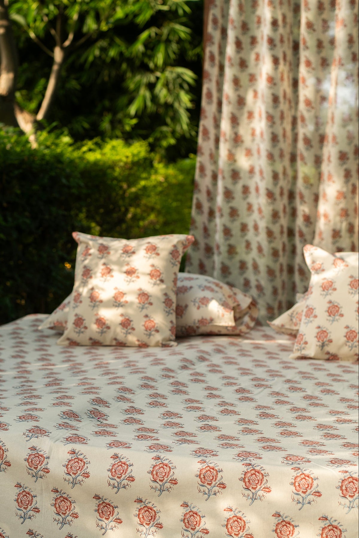 Printed Pillow Cover Rev : Indian Rose Sheeting
