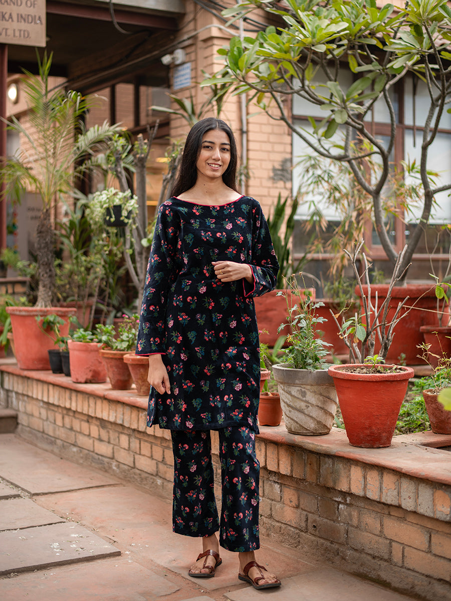 Velvet Boat Neck Dress : Toile Black – The Shop India