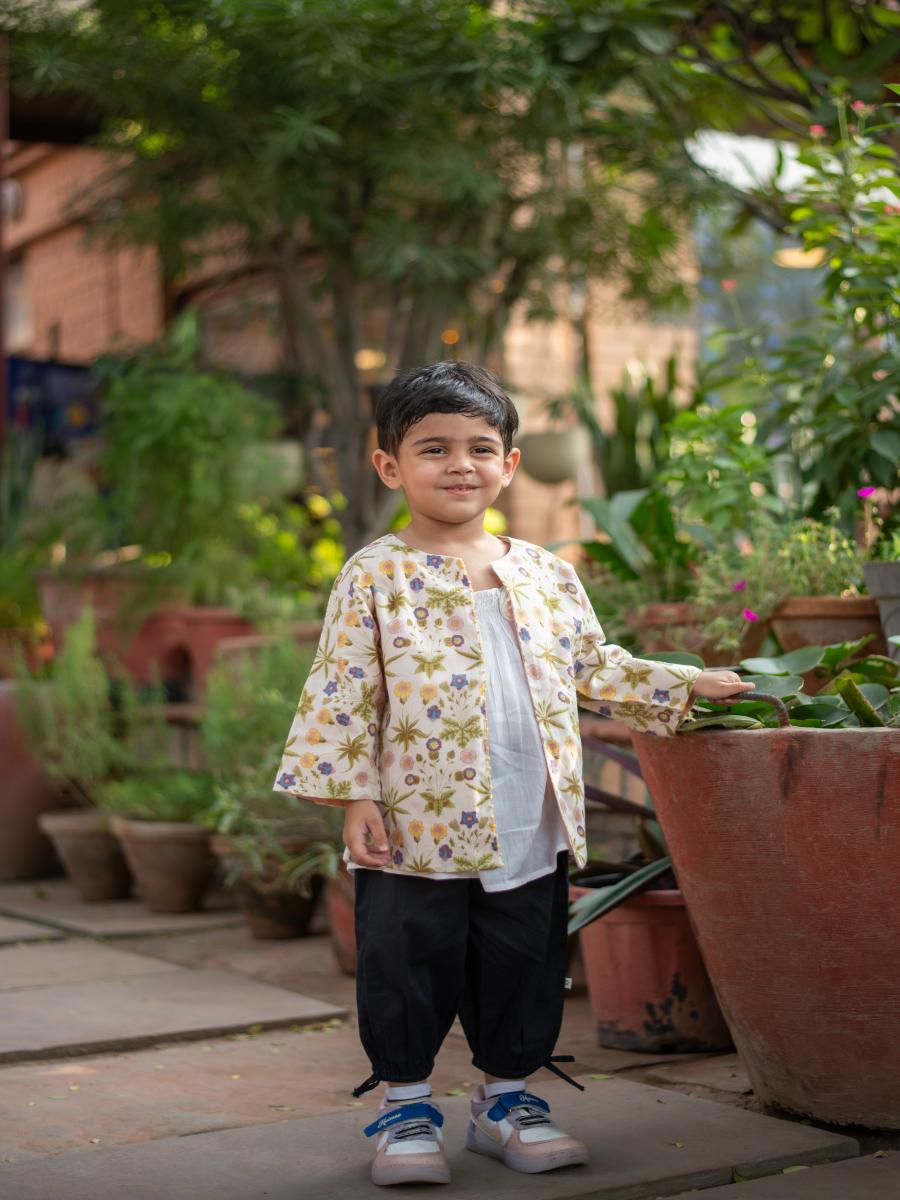 Kids Shrug Reversible Daisy Tan – The Shop India