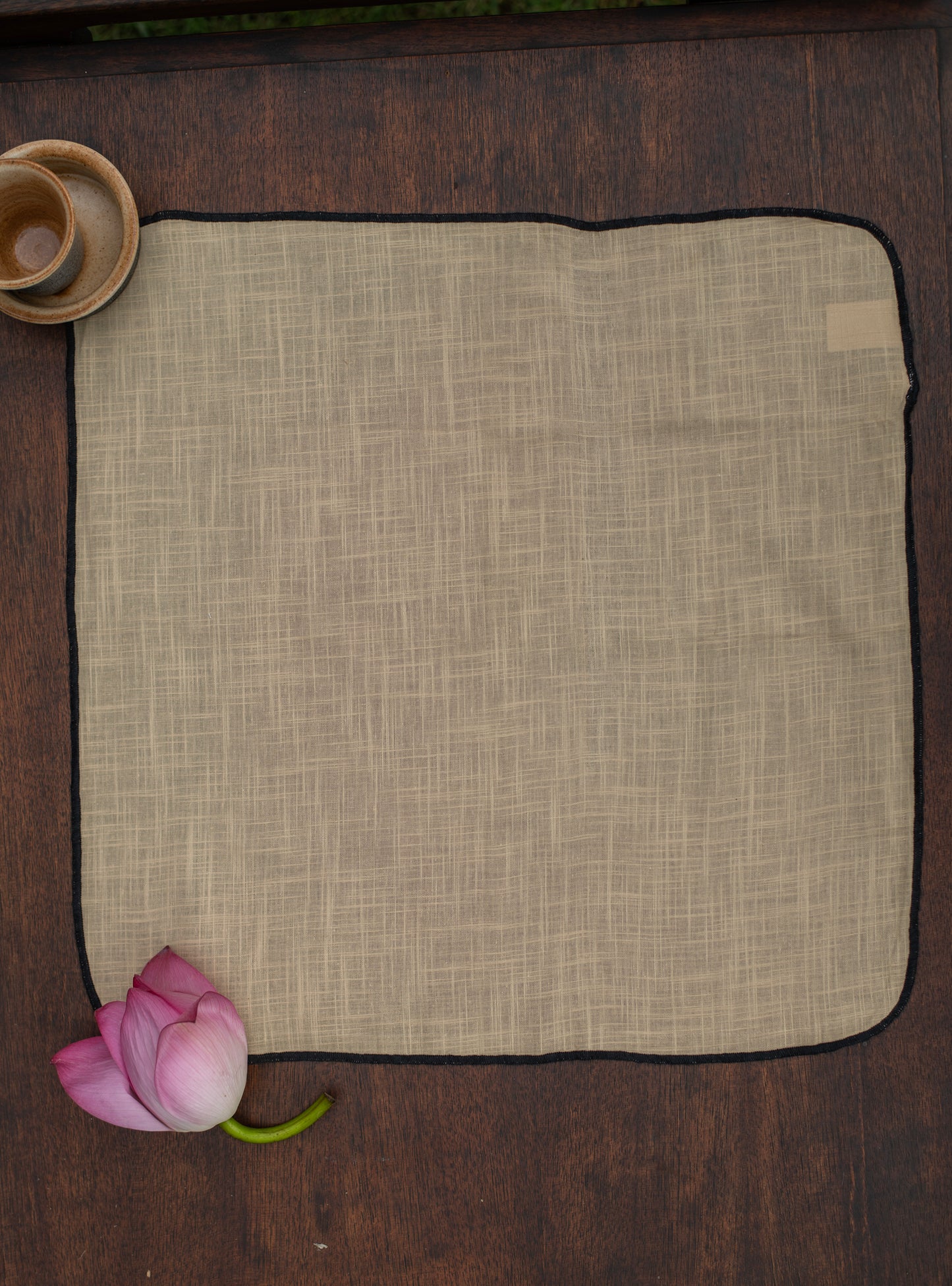 Napkin With Thread Overlock : Beige with Black Slub
