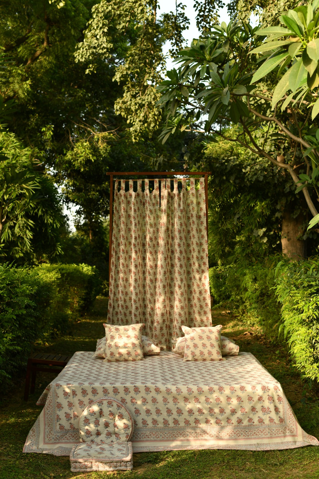 Printed Bed Cover : Indian Rose Sheeting