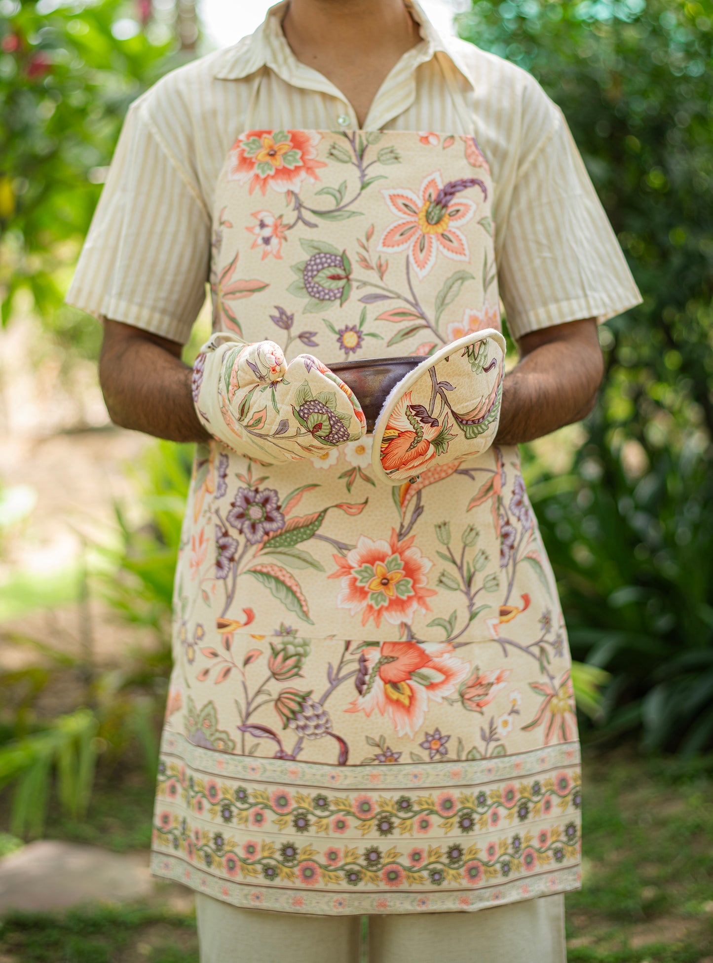 Printed Oven Mitt : Kerala Cream Canvas