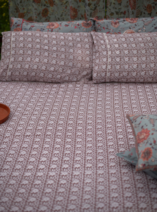 Printed Fitted Sheet w Pillow : Camryn Mocha Cambric