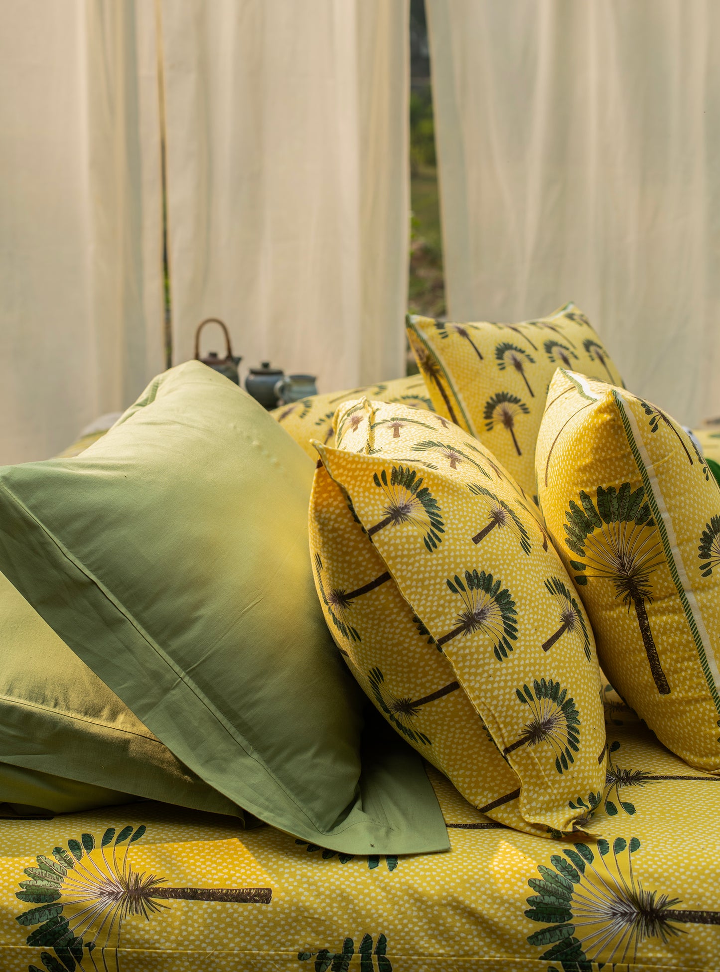 Printed Cushion Cover Rev : Banana Lemon Slub+Sheeting