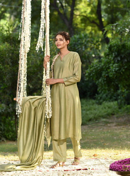 Devi Pintuck : Kurta Olive Chanderi