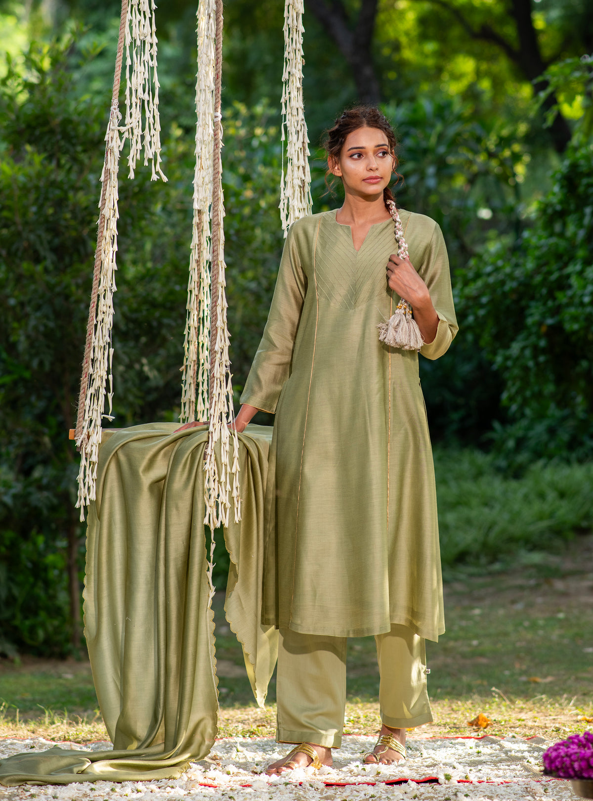 Scalloped Dupatta : Olive Chanderi
