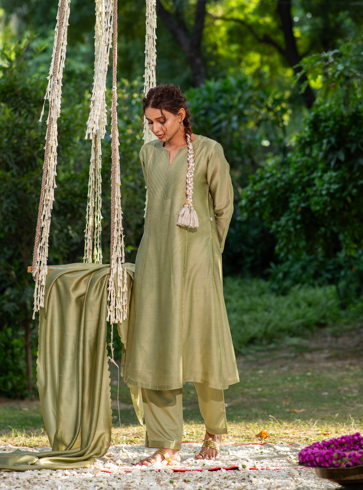 Scalloped Dupatta : Olive Chanderi