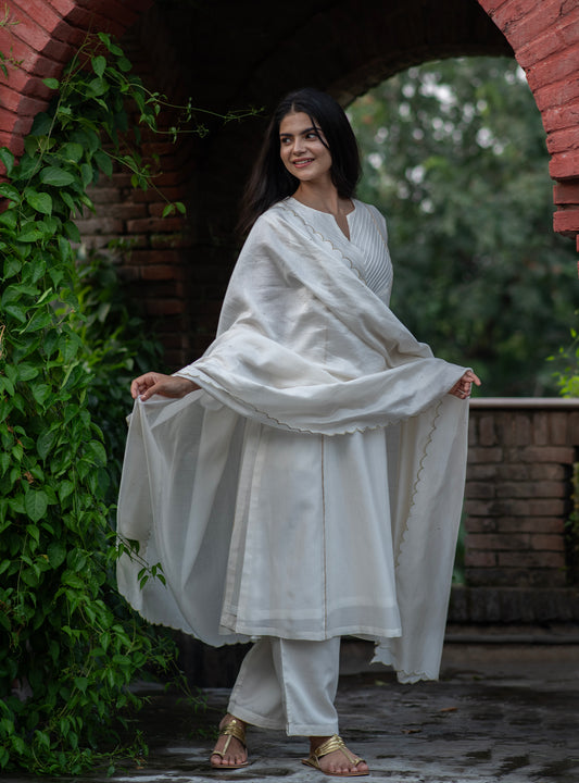 Scalloped Dupatta : Ivory  Chanderi