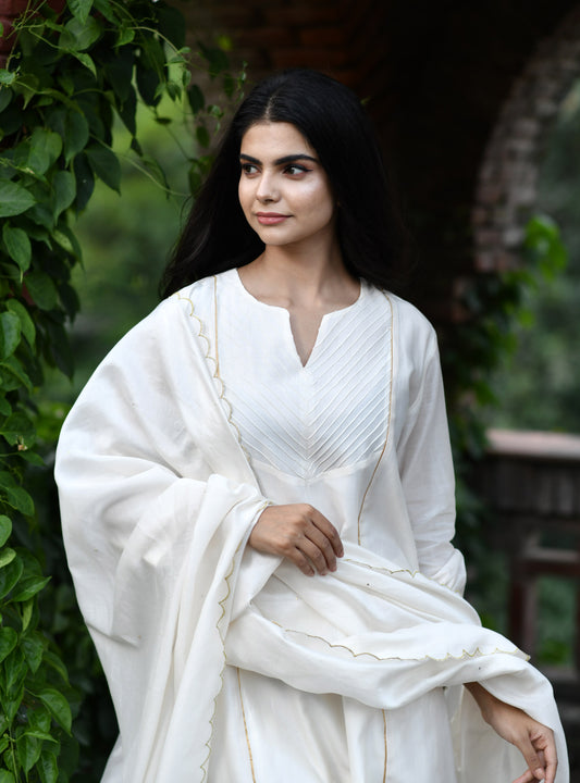 Devi Pintuck Kurta : Ivory Chanderi