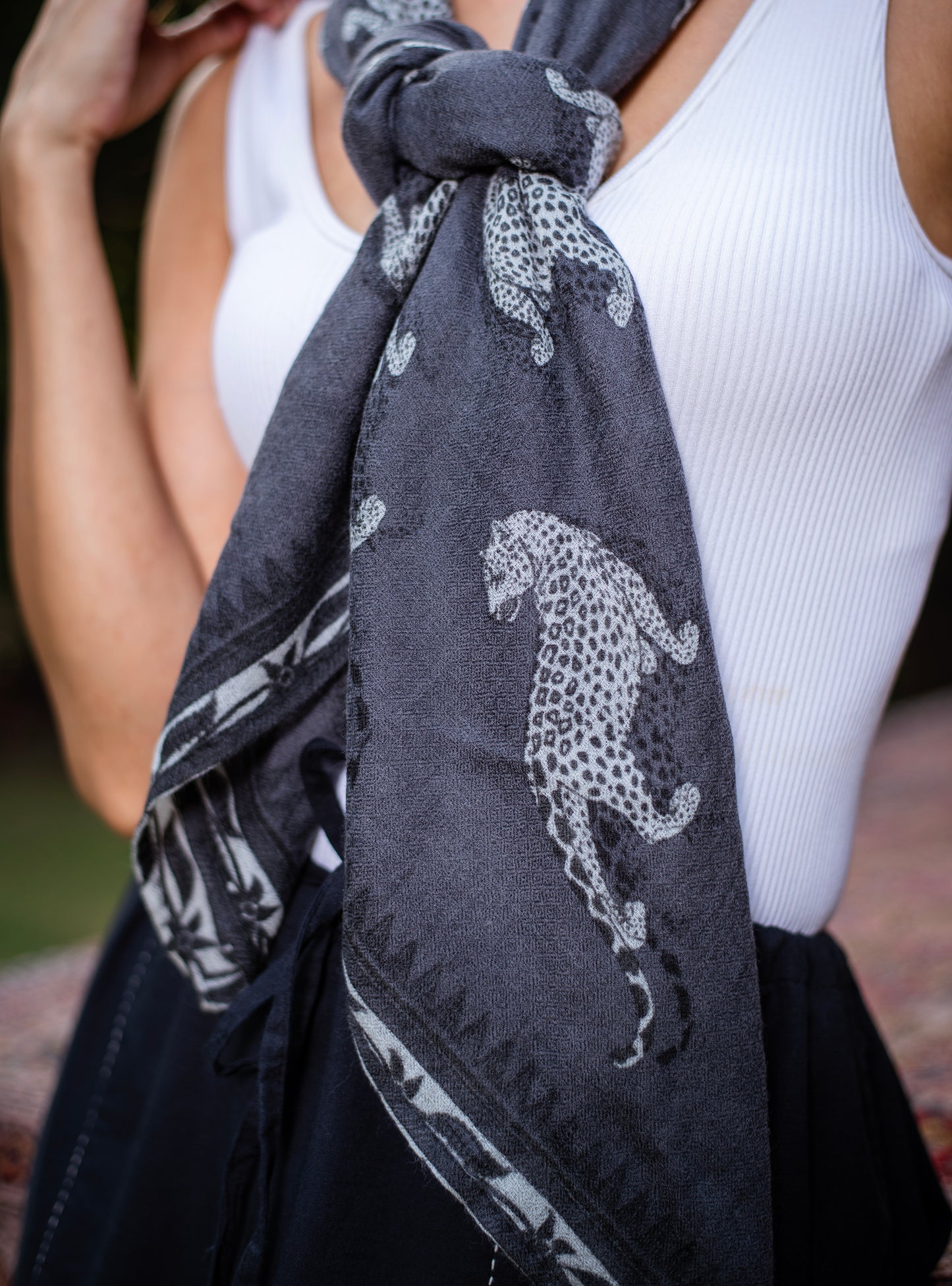 Border Scarf : Leopard Black Fine Wool