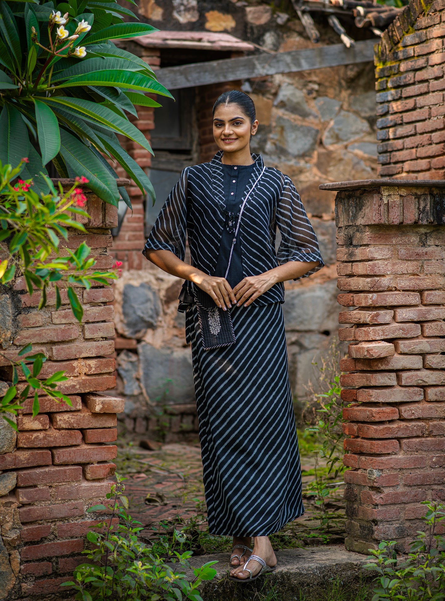 Bisou Shrug : Leheriya Black Kota Cotton