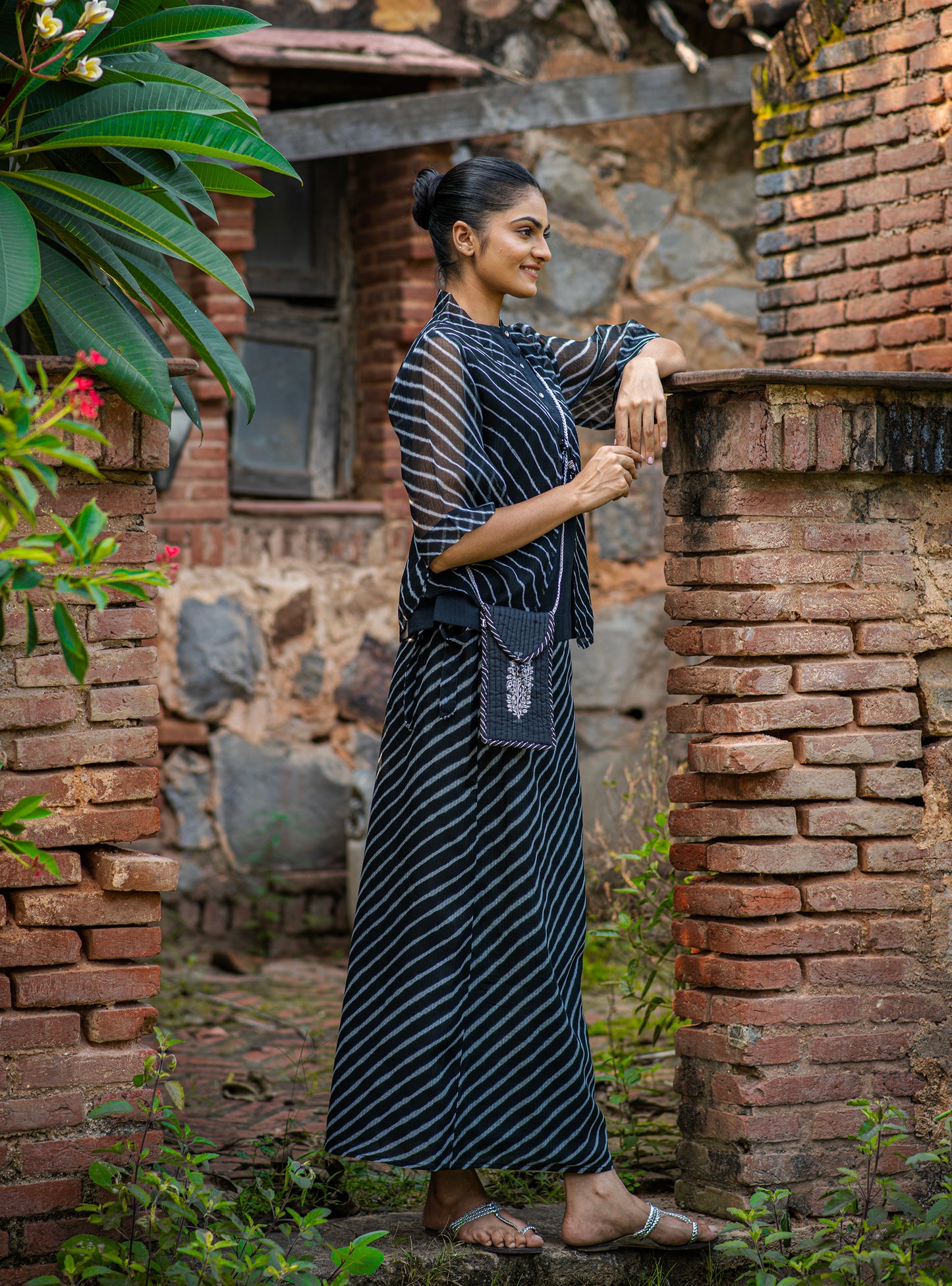 Bisou Shrug : Leheriya Black Kota Cotton