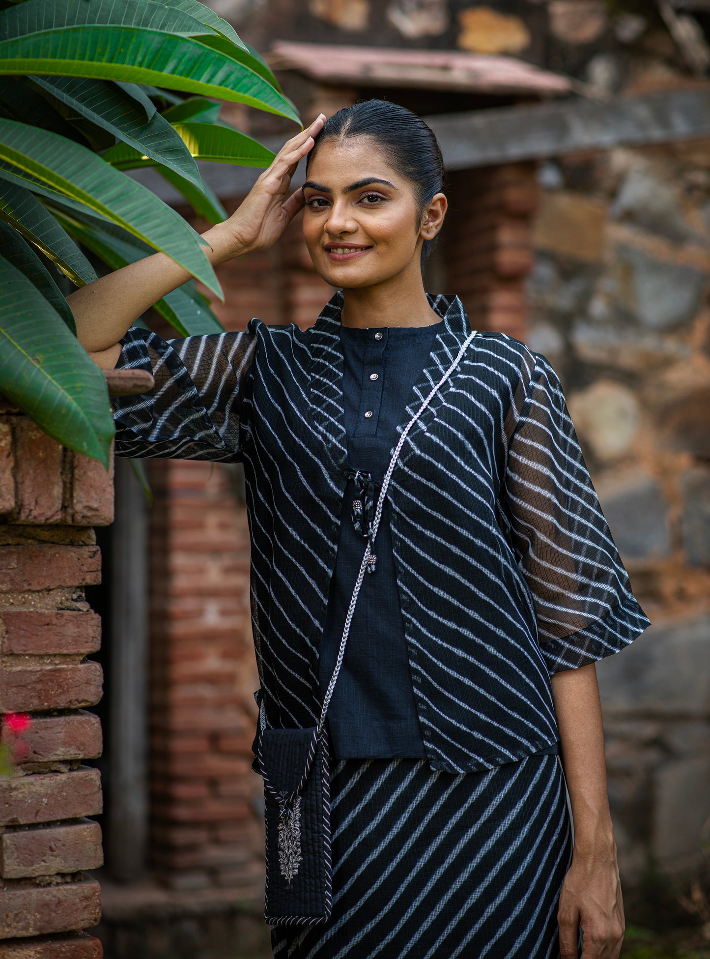 Bisou Shrug : Leheriya Black Kota Cotton