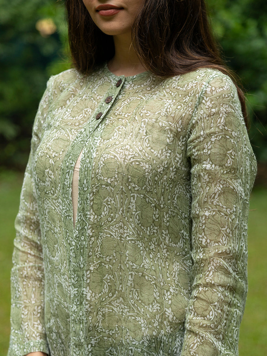 Delicate Shrug : Lilia Moss	Linen