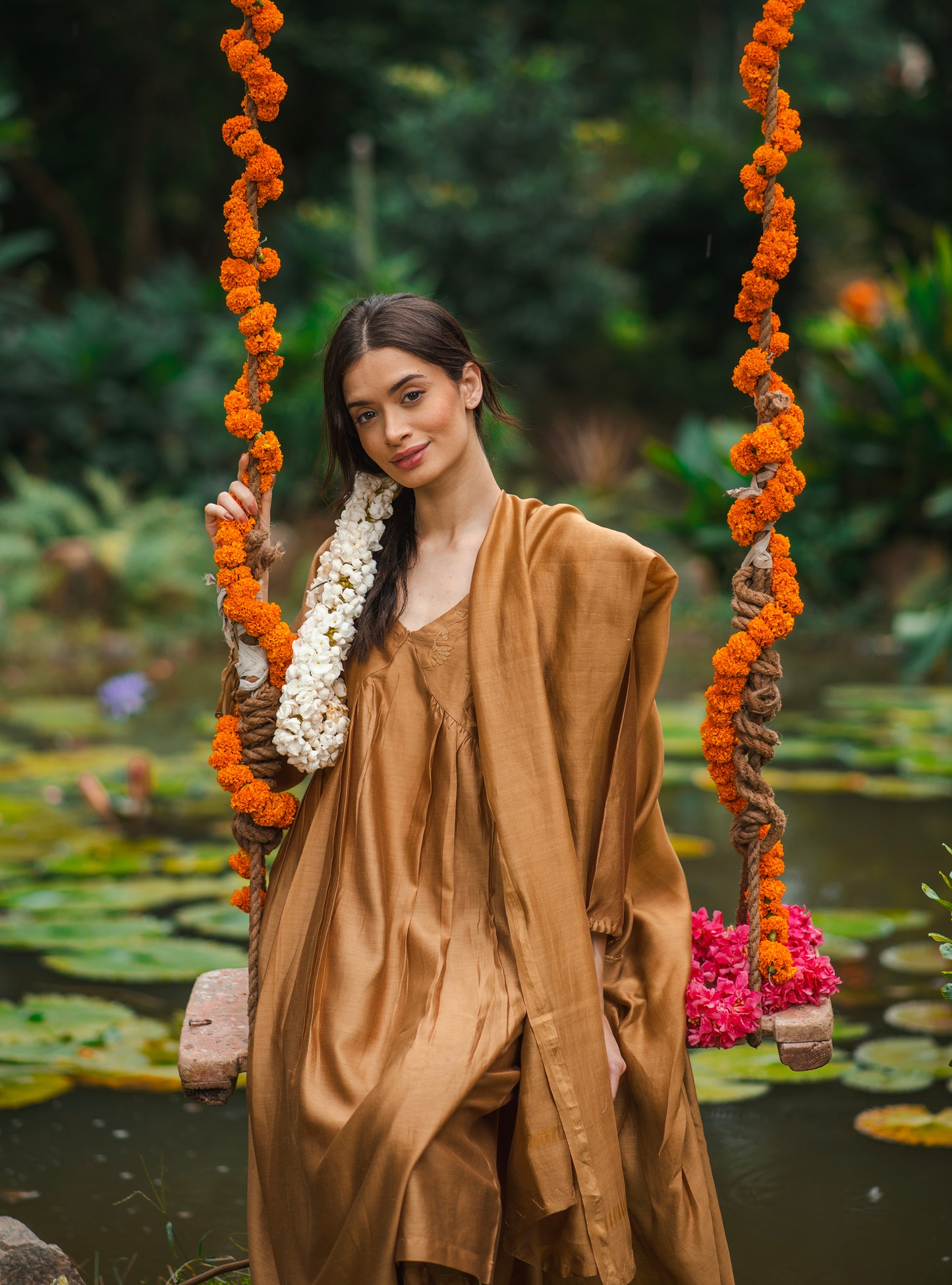 Dupatta : Hand Applique Gold Chanderi