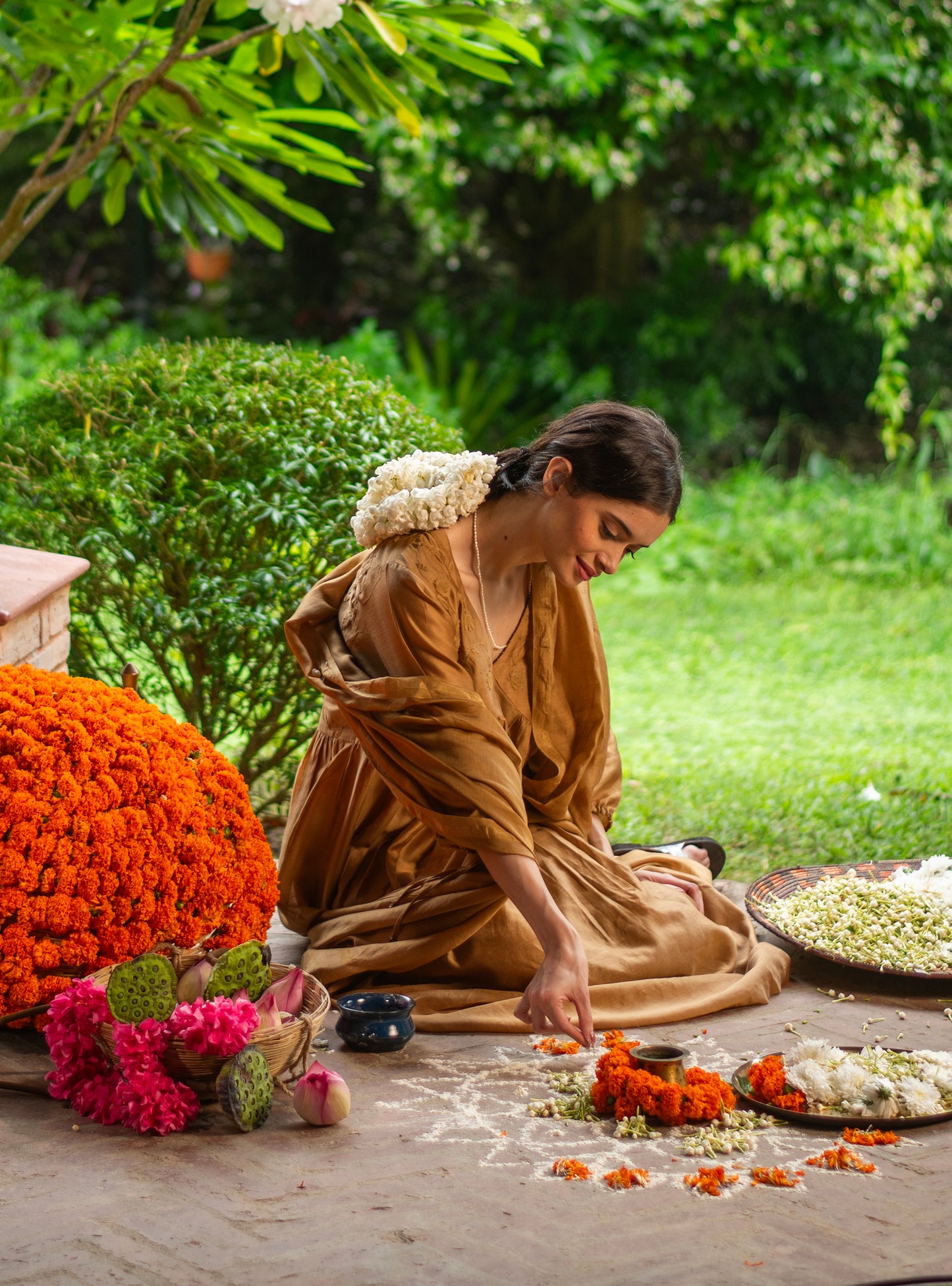 Dupatta : Hand Applique Gold Chanderi