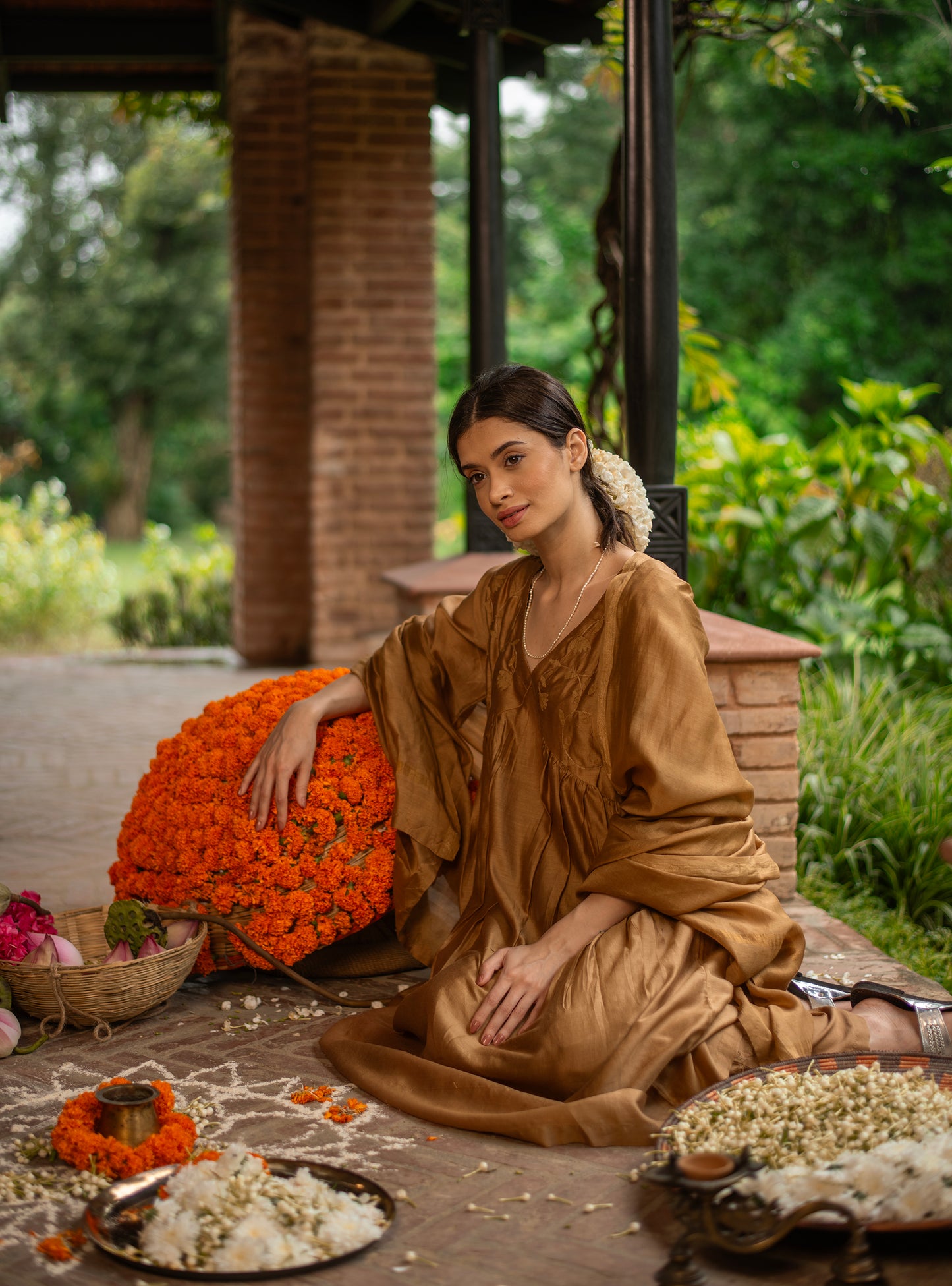 Dupatta : Hand Applique Gold Chanderi