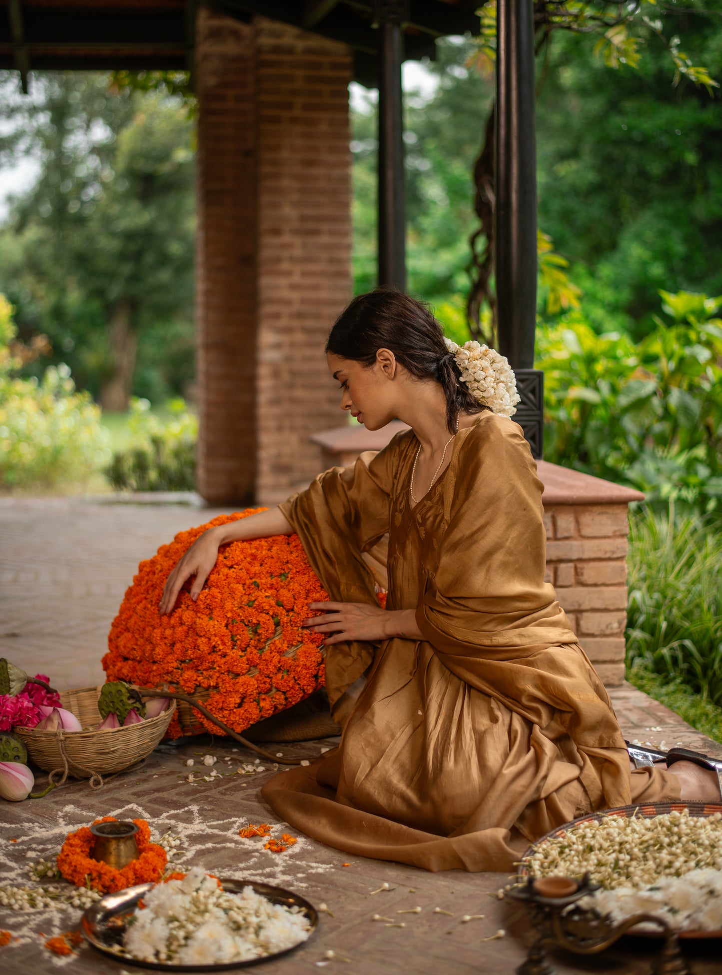 Dupatta : Hand Applique Gold Chanderi