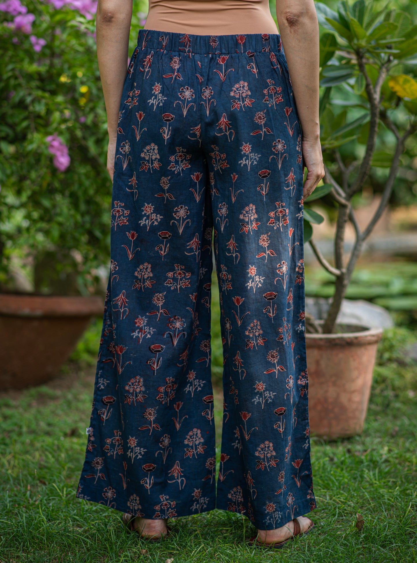 Ellie Pant : Ajrakh Veena Indigo Voile