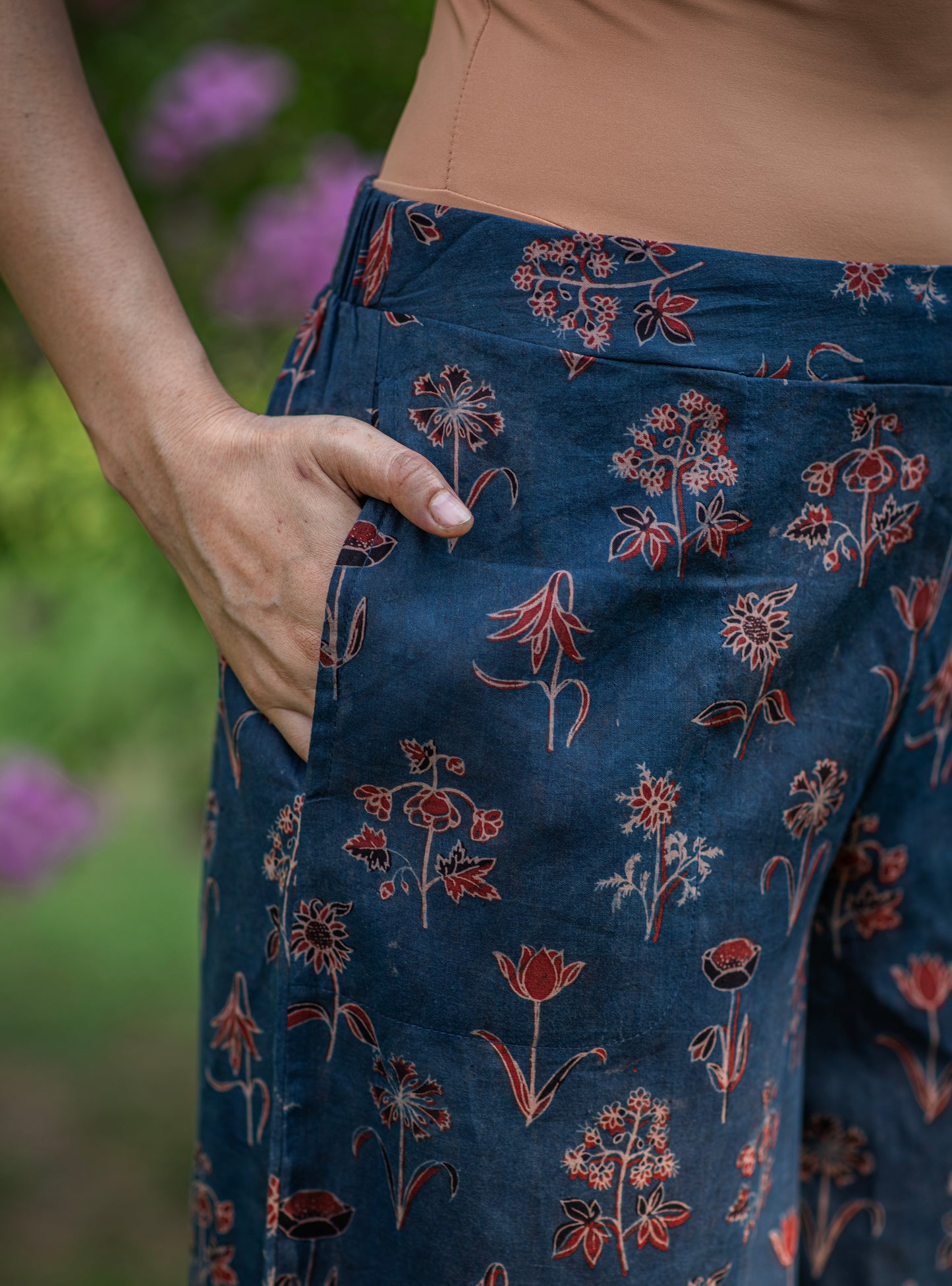 Ellie Pant : Ajrakh Veena Indigo Voile