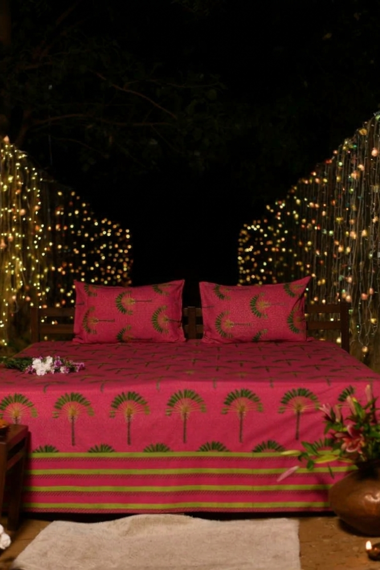 Printed Pillow Cover Rev : Banana Magenta Sheeting