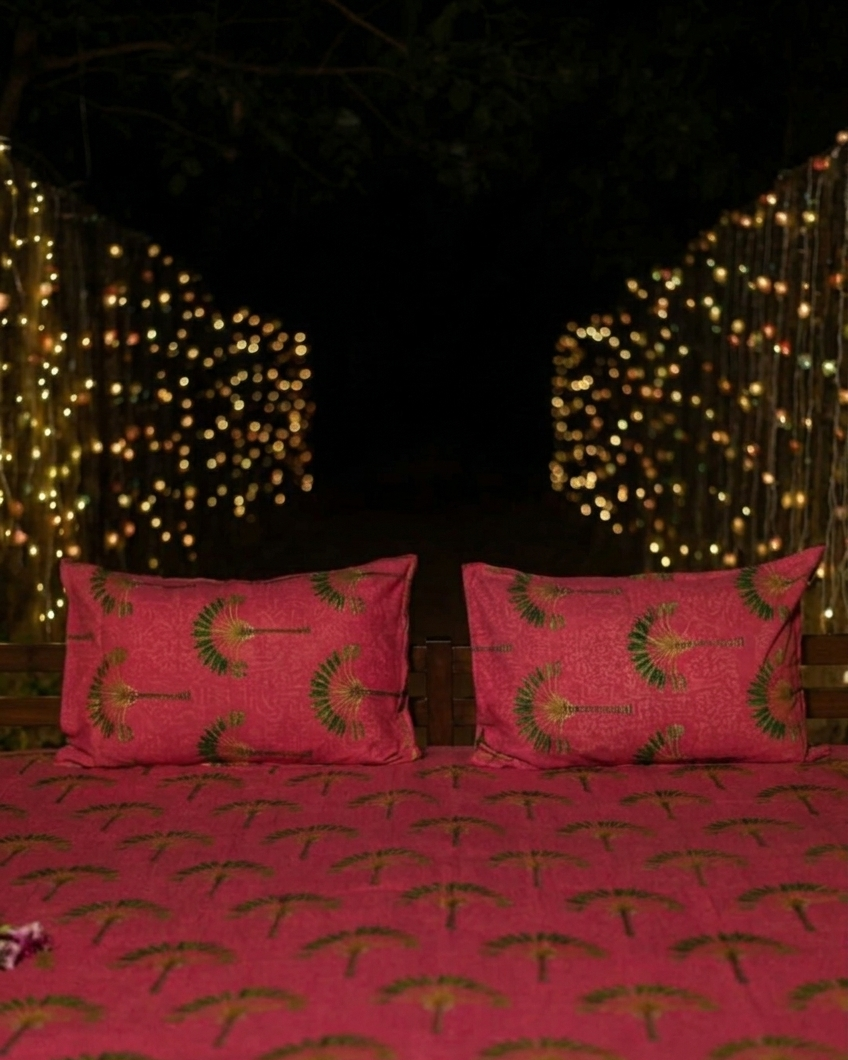Printed Pillow Cover Rev : Banana Magenta Sheeting