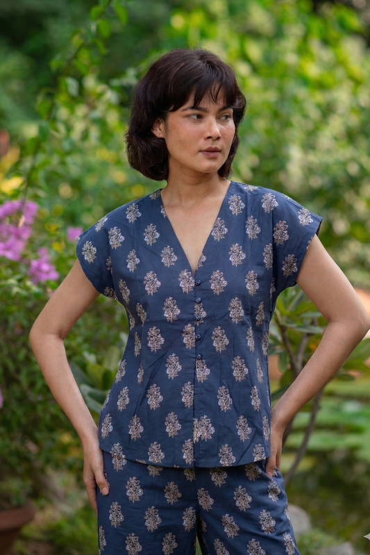 Sara Top : Kasauli Buti Navy Voile