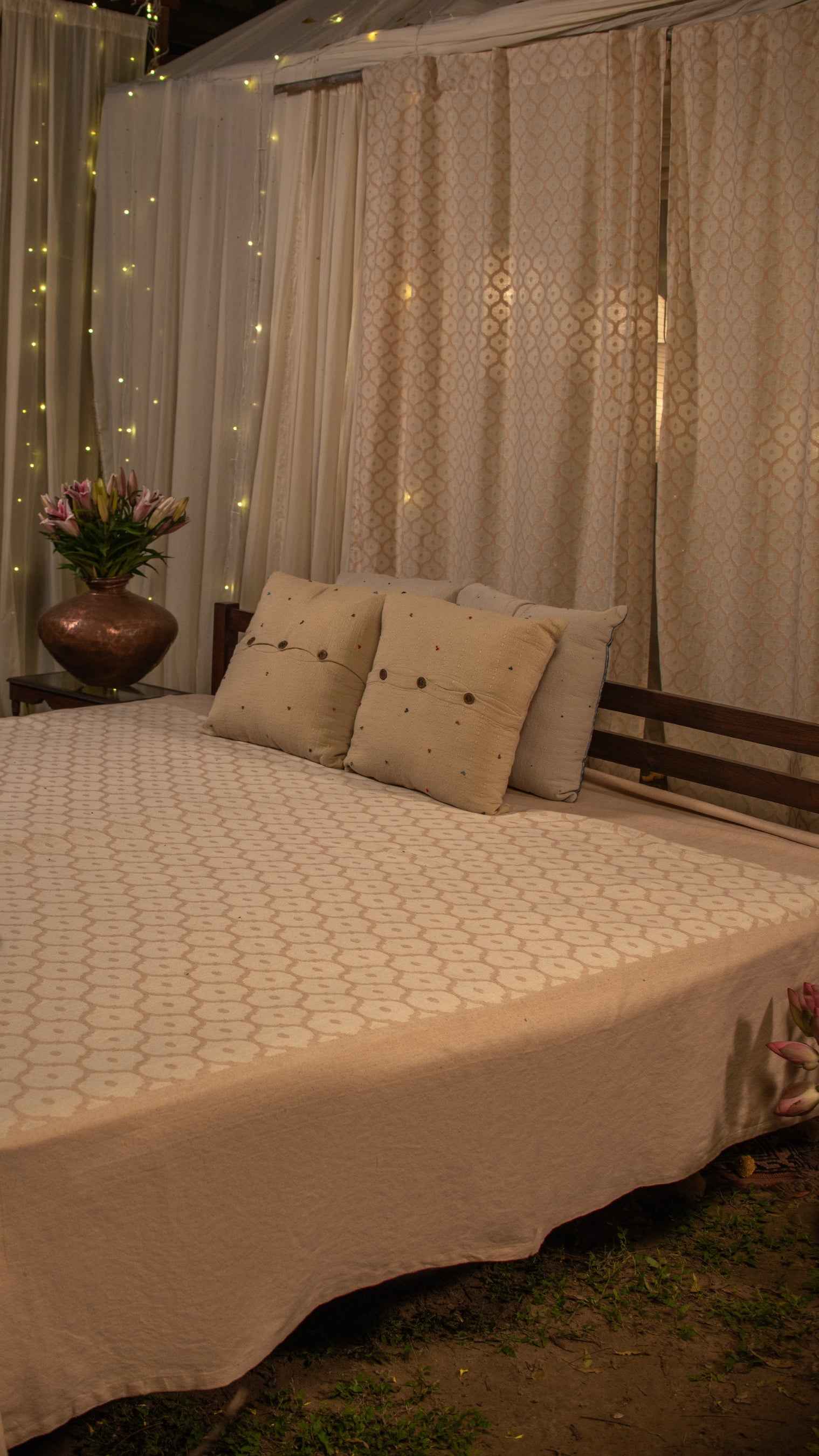Handloom Bedcover : Jaal Beige