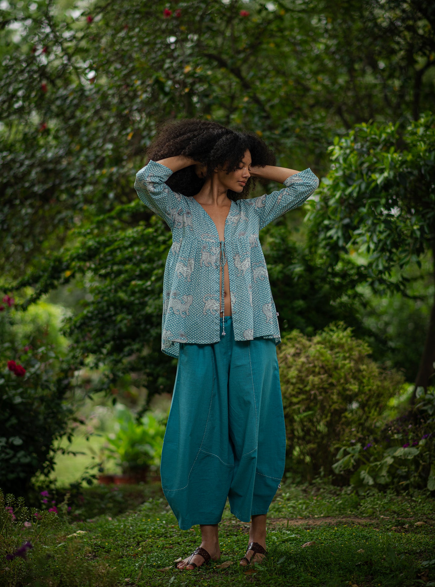 Layla Shrug : Tiger Turq Voile