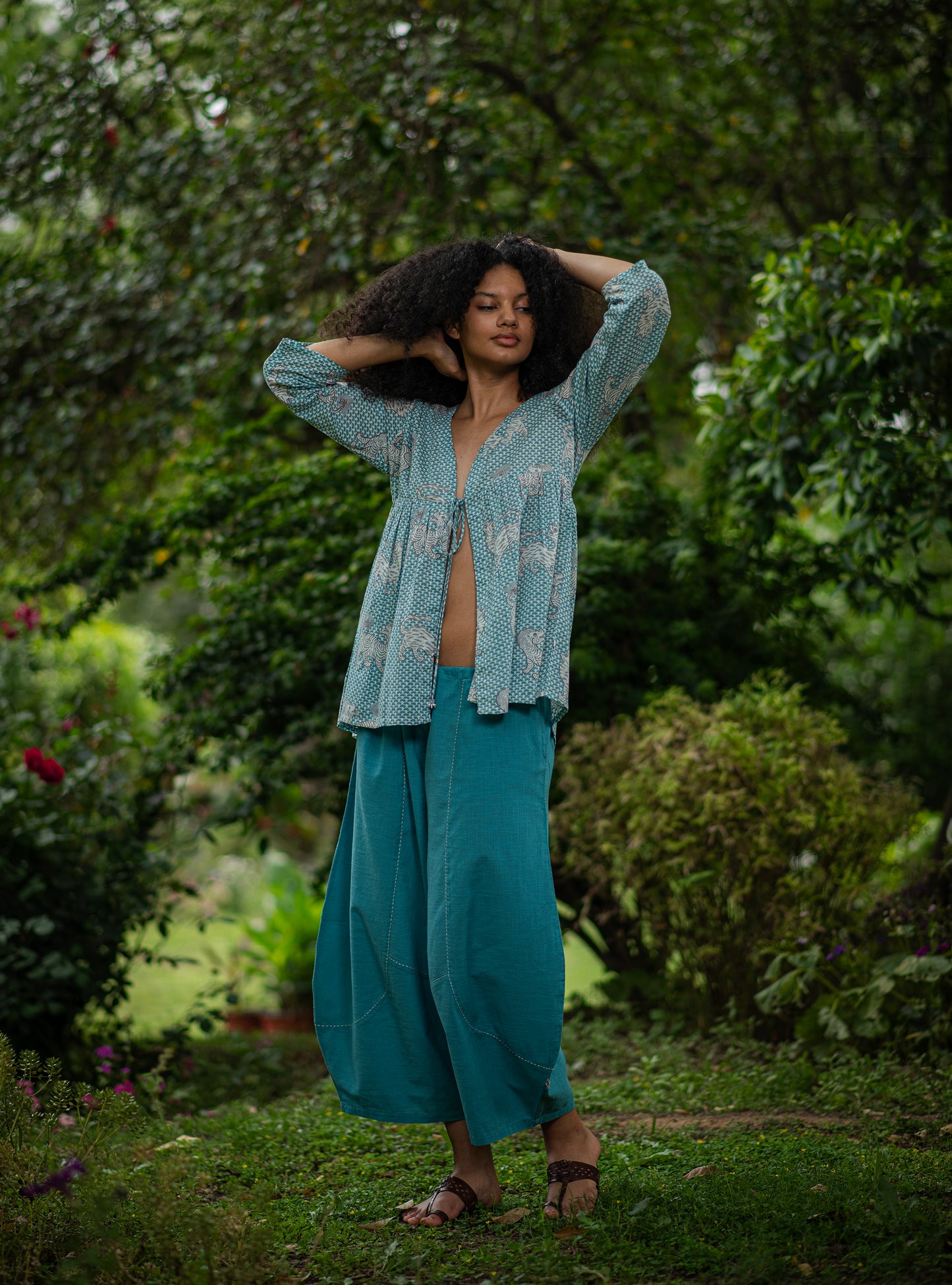 Layla Shrug : Tiger Turq Voile
