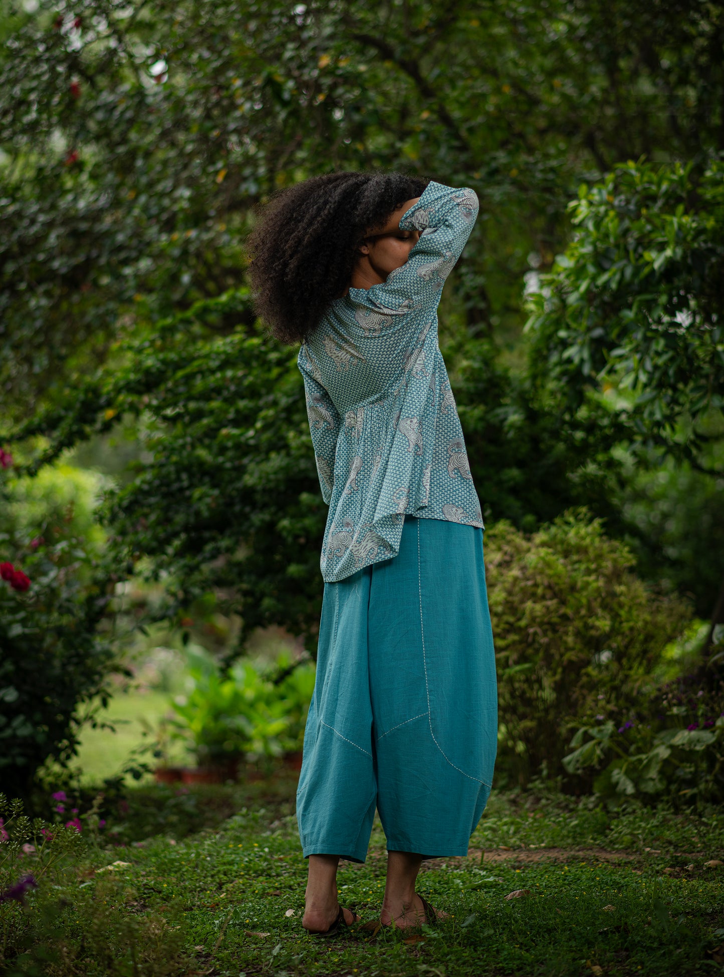 Layla Shrug : Tiger Turq Voile