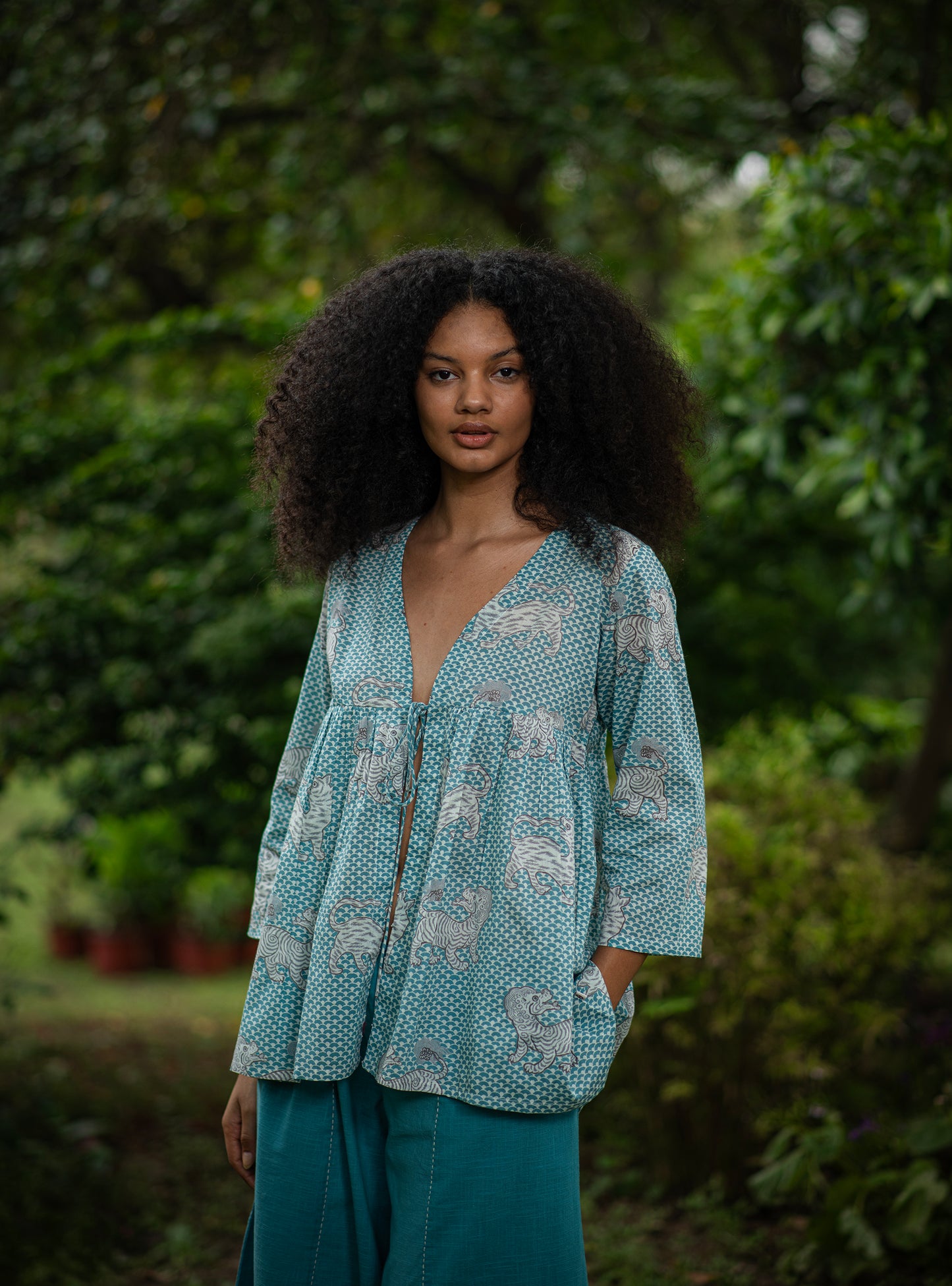 Layla Shrug : Tiger Turq Voile