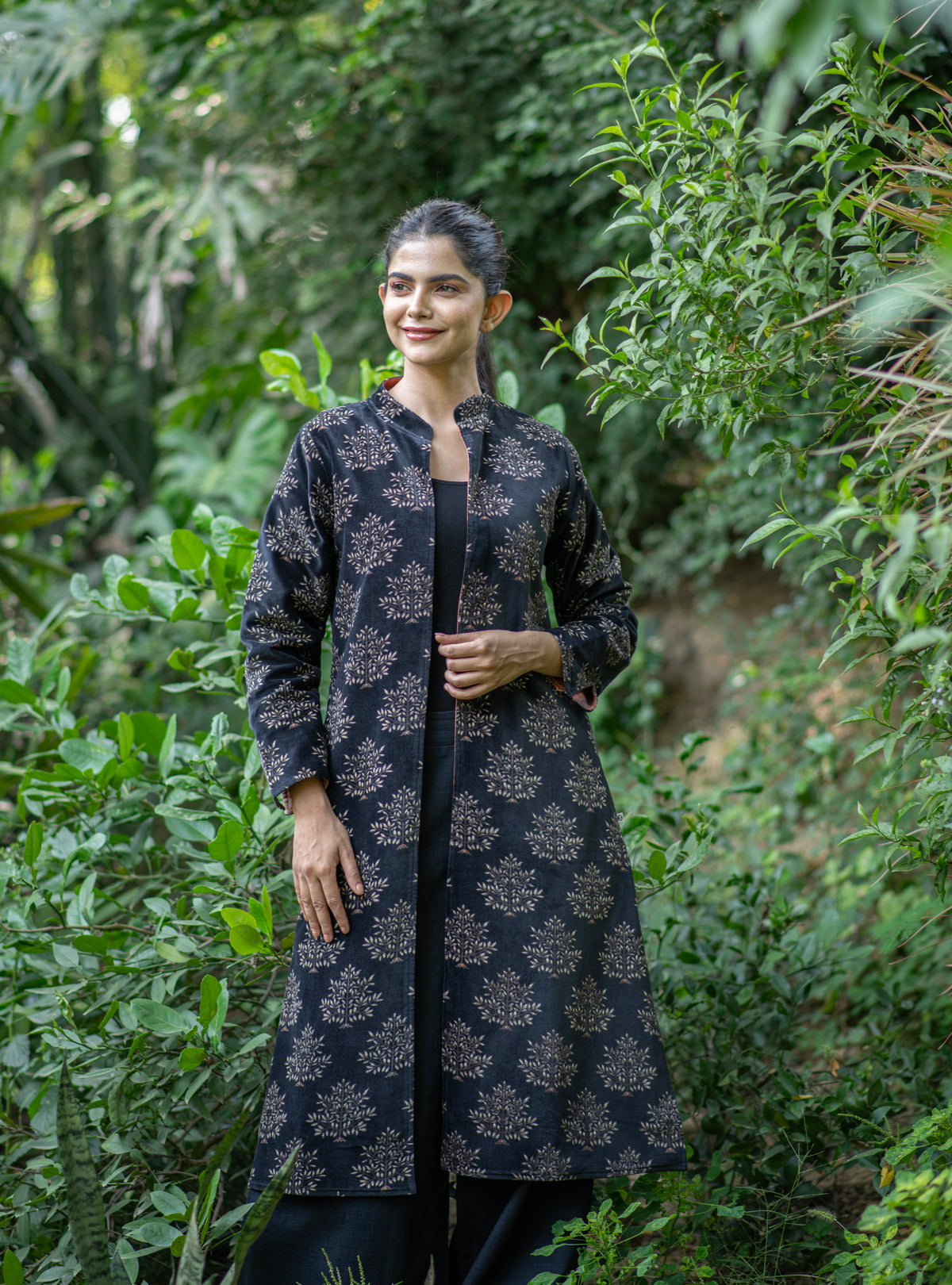 Long Jacket : Daunee Buti Black Velvet