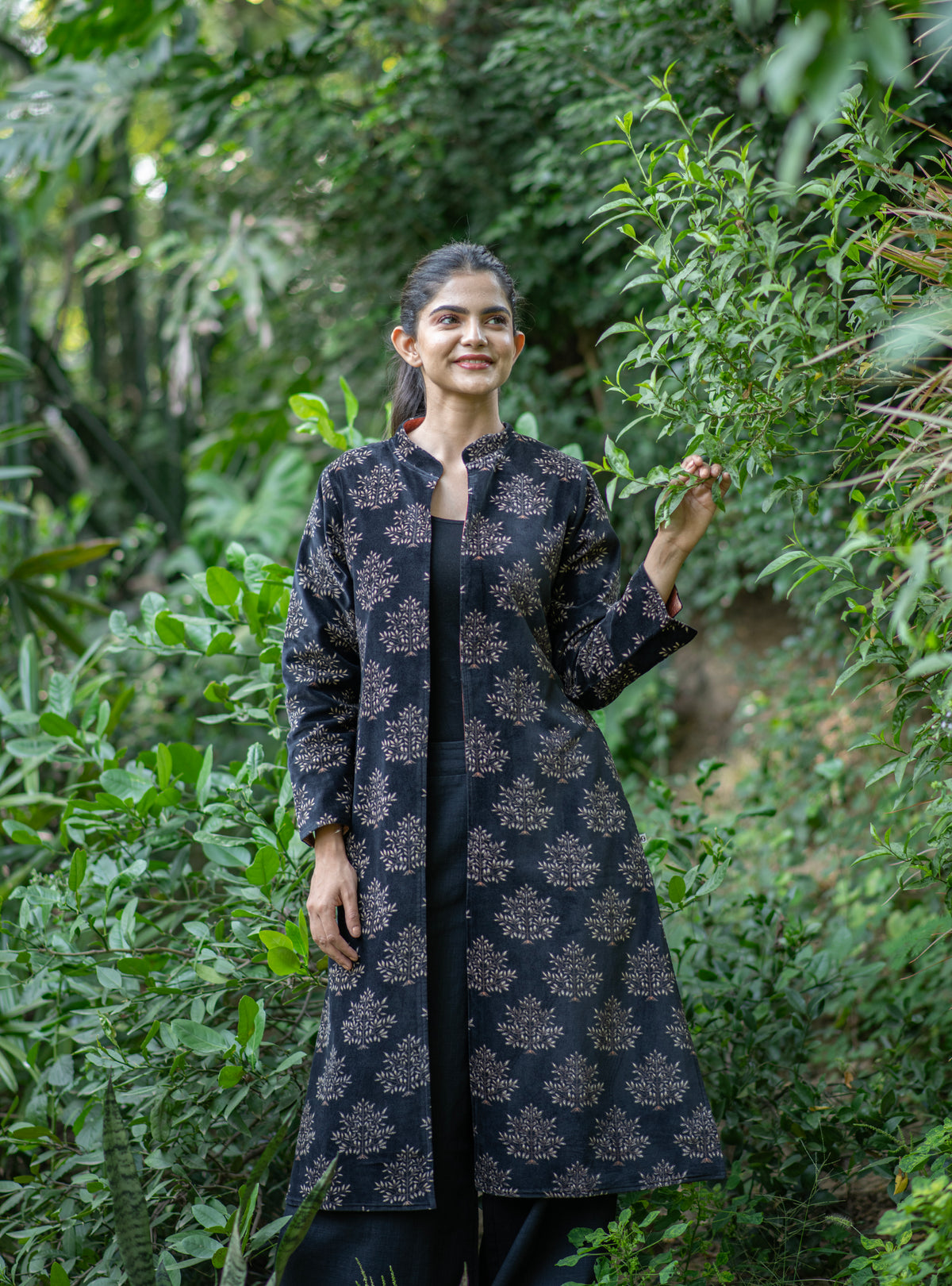 Long Jacket : Daunee Buti Black Velvet