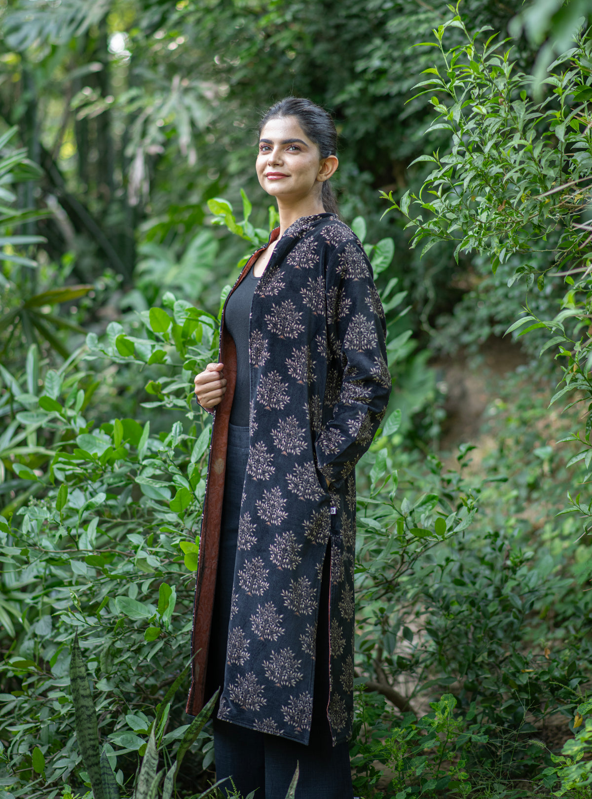 Long Jacket : Daunee Buti Black Velvet
