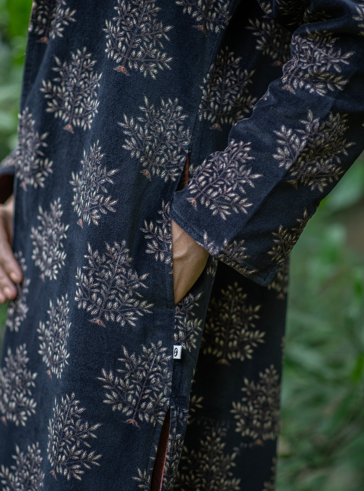 Long Jacket : Daunee Buti Black Velvet