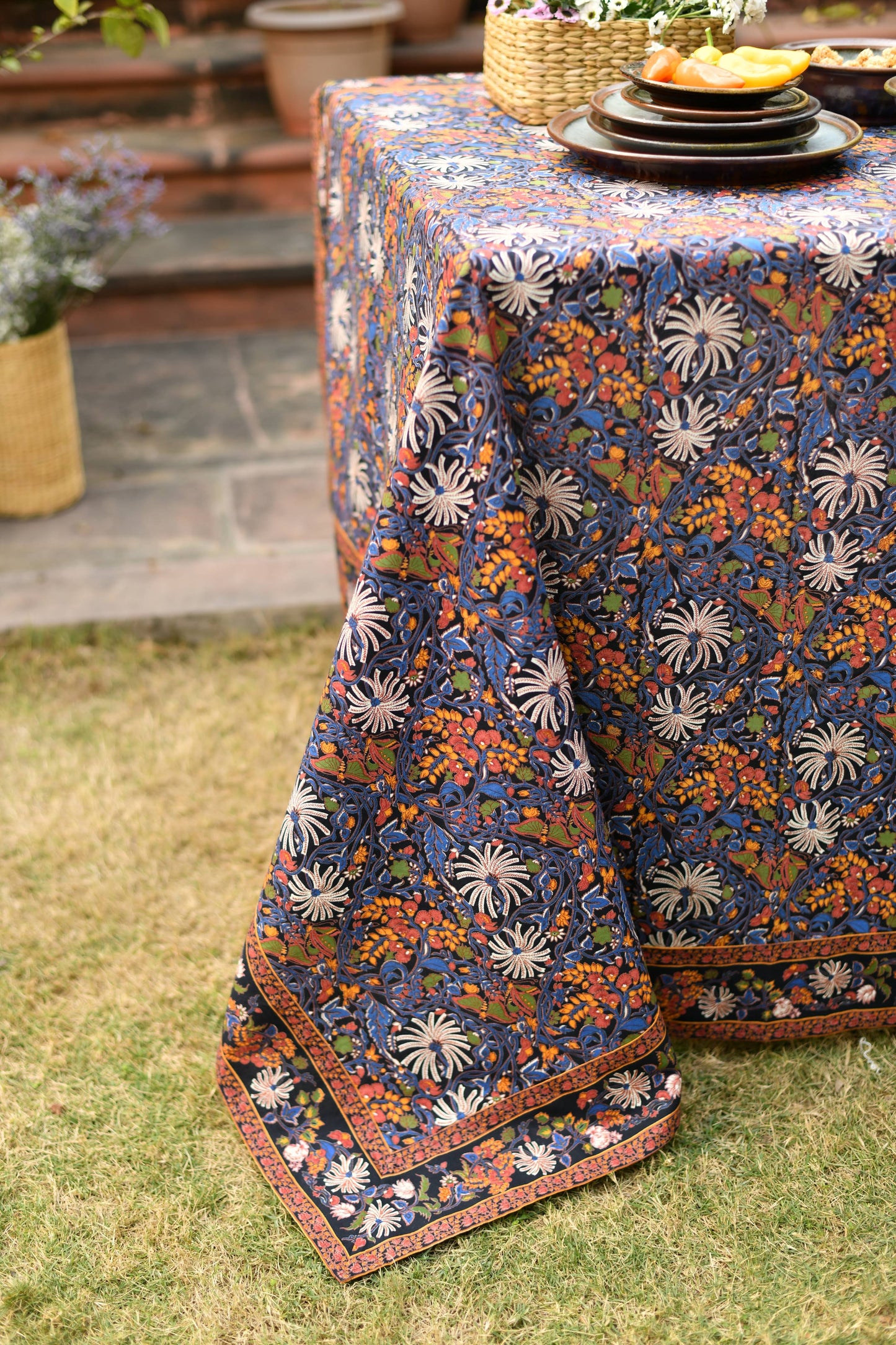 Printed Table Cloth : Palm Black Sheeting