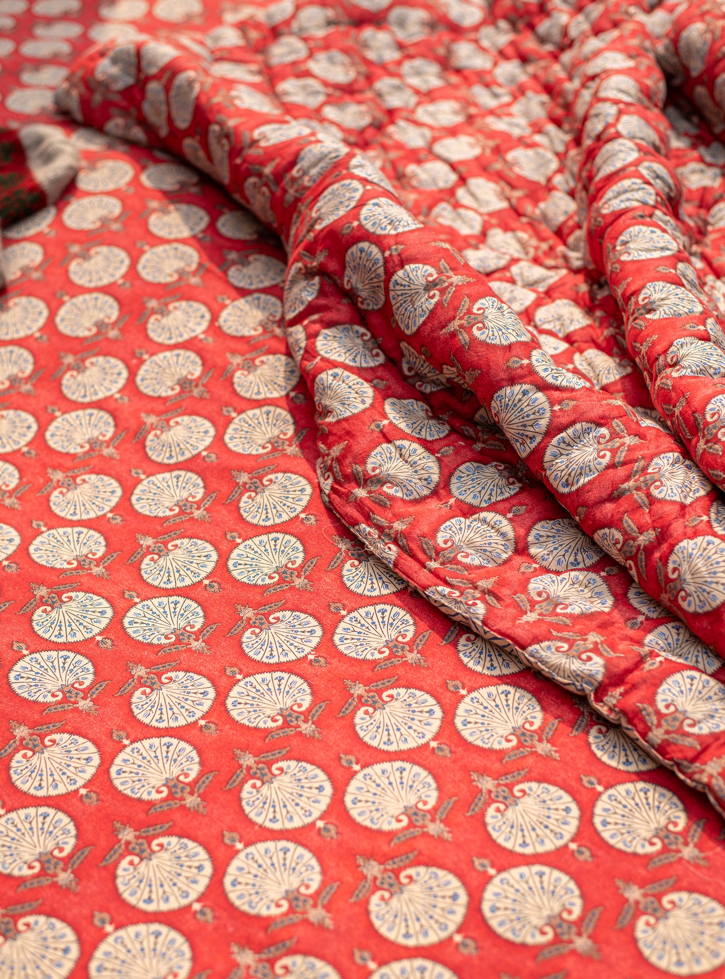 Printed Quilt Reversible : Shahi Red Voile