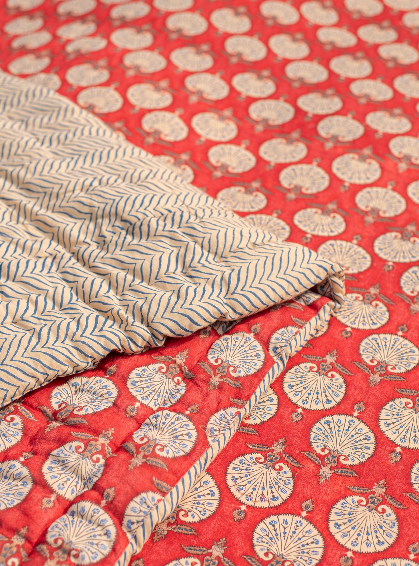 Printed Quilt Reversible : Shahi Red Voile