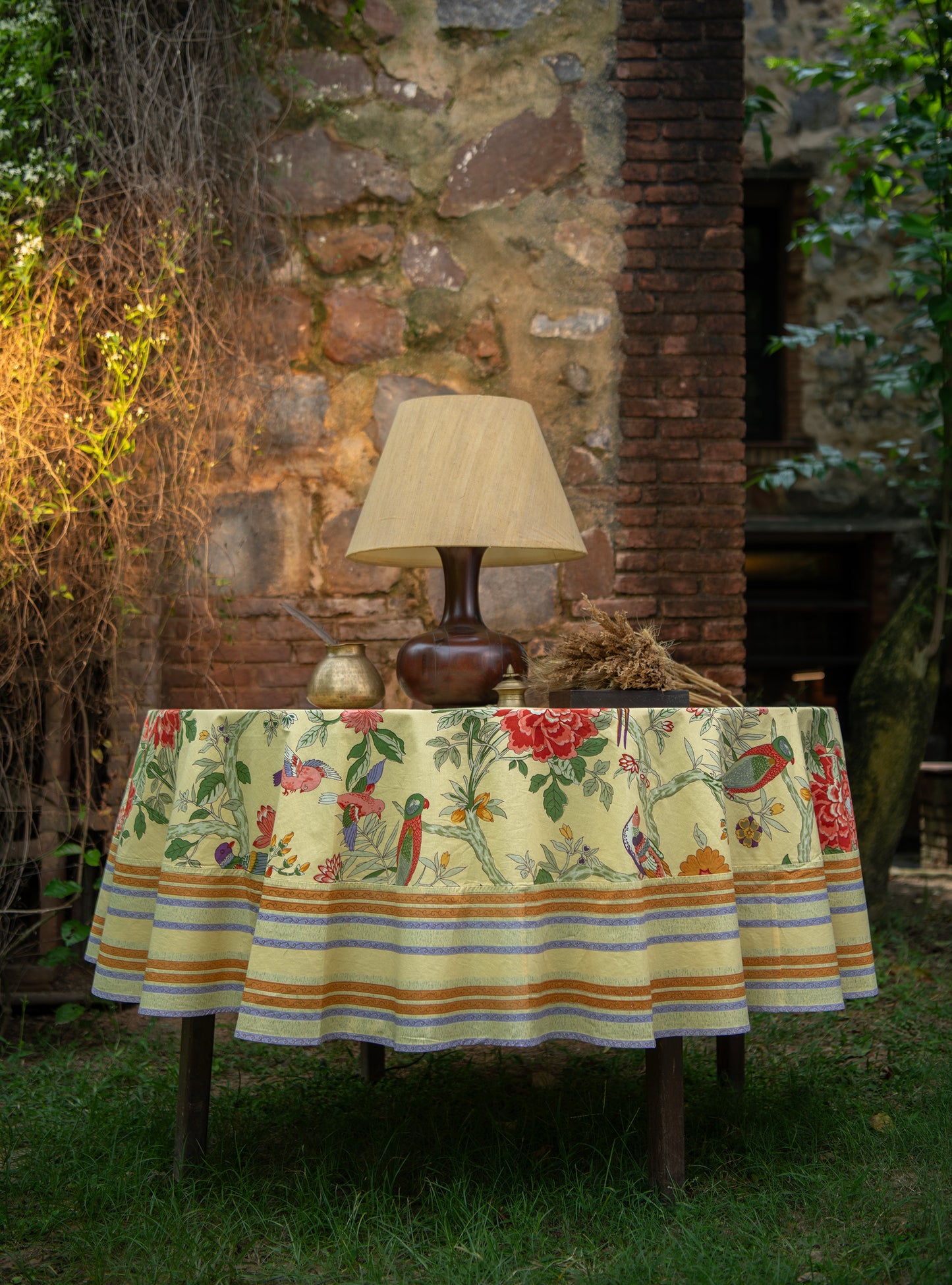 Round Table Cloth : Bird Yellow
