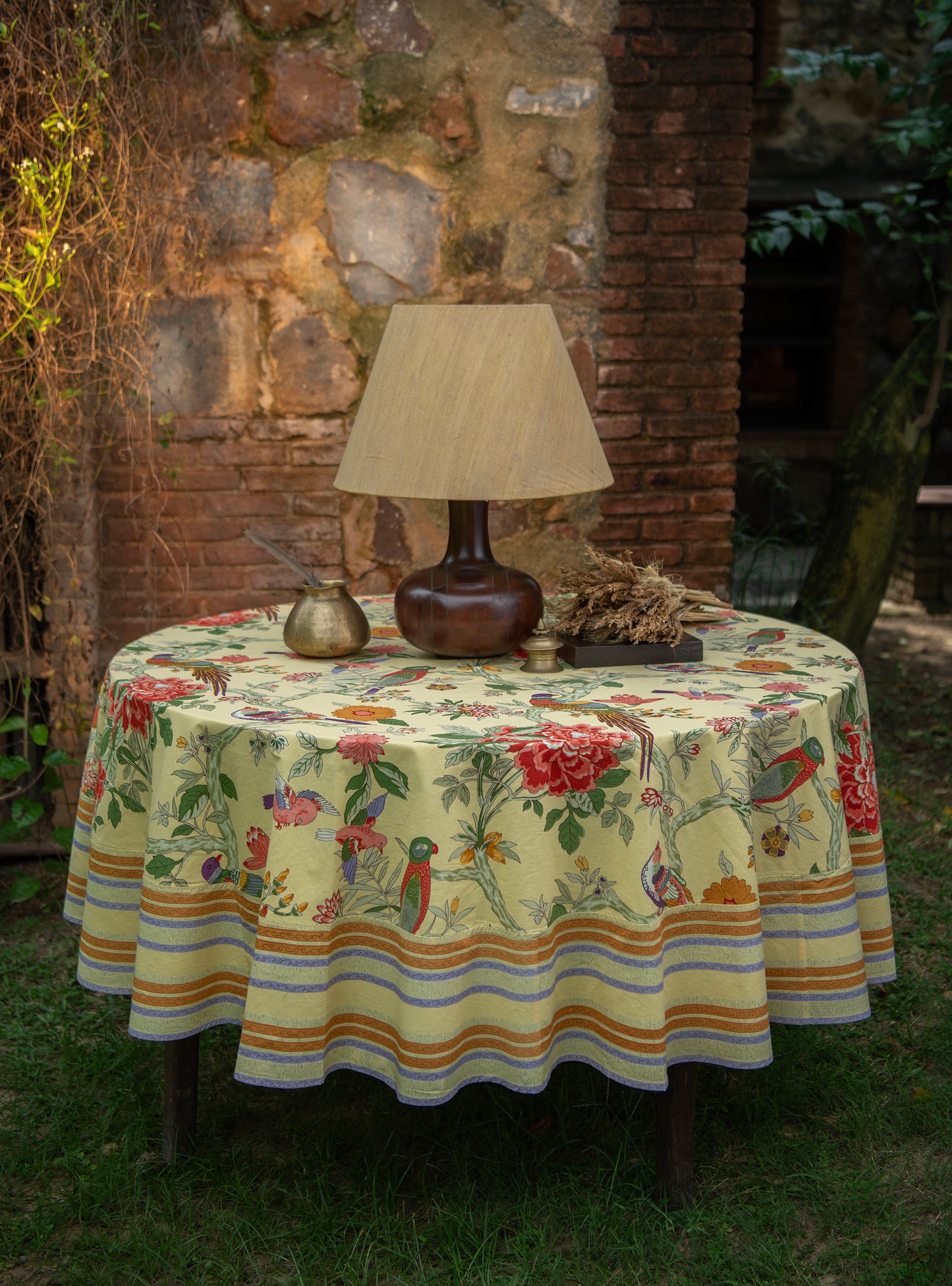 Round Table Cloth : Bird Yellow