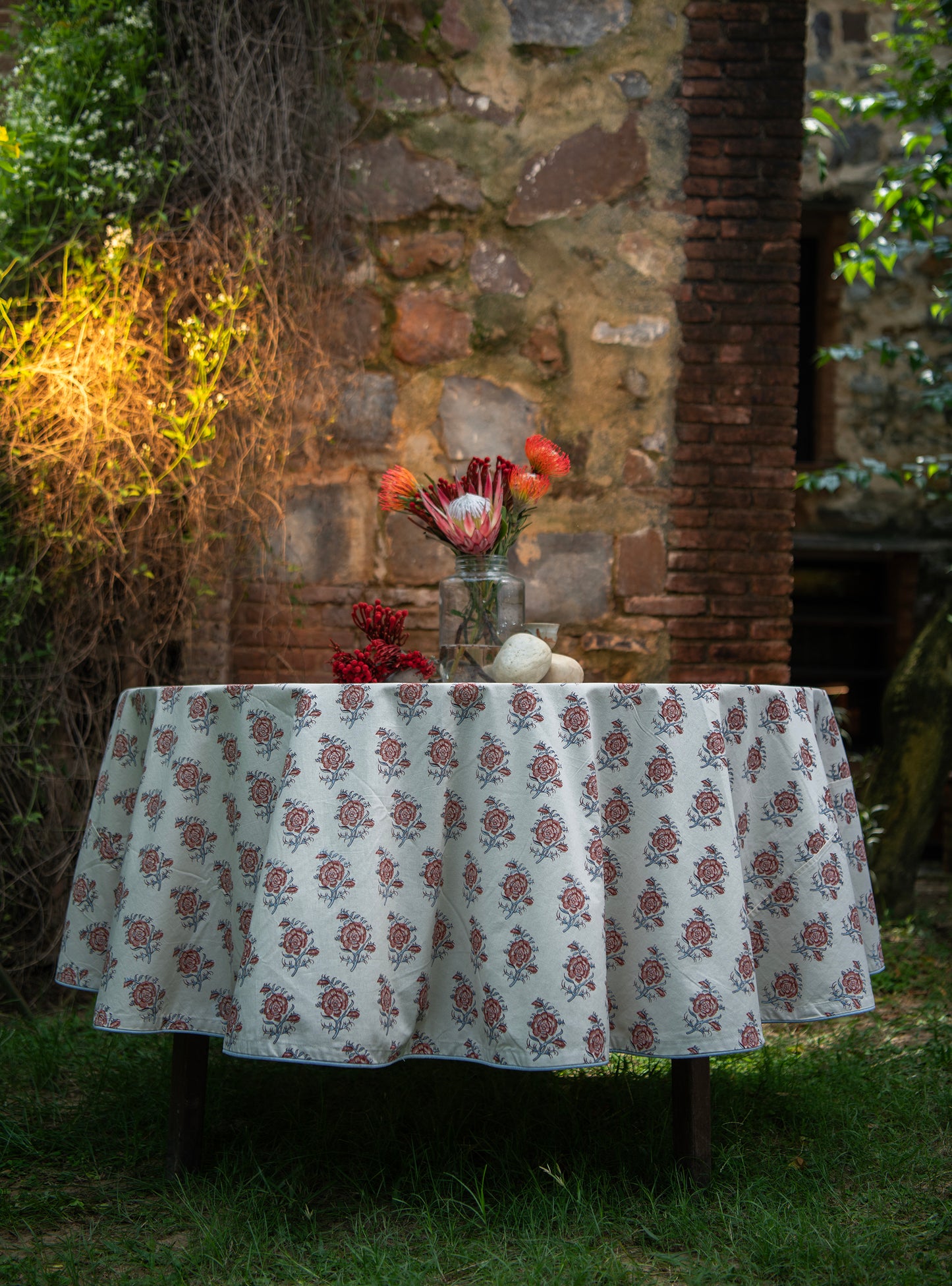 Printed Table Cloth - Piping : Indian Rose Round Sheeting