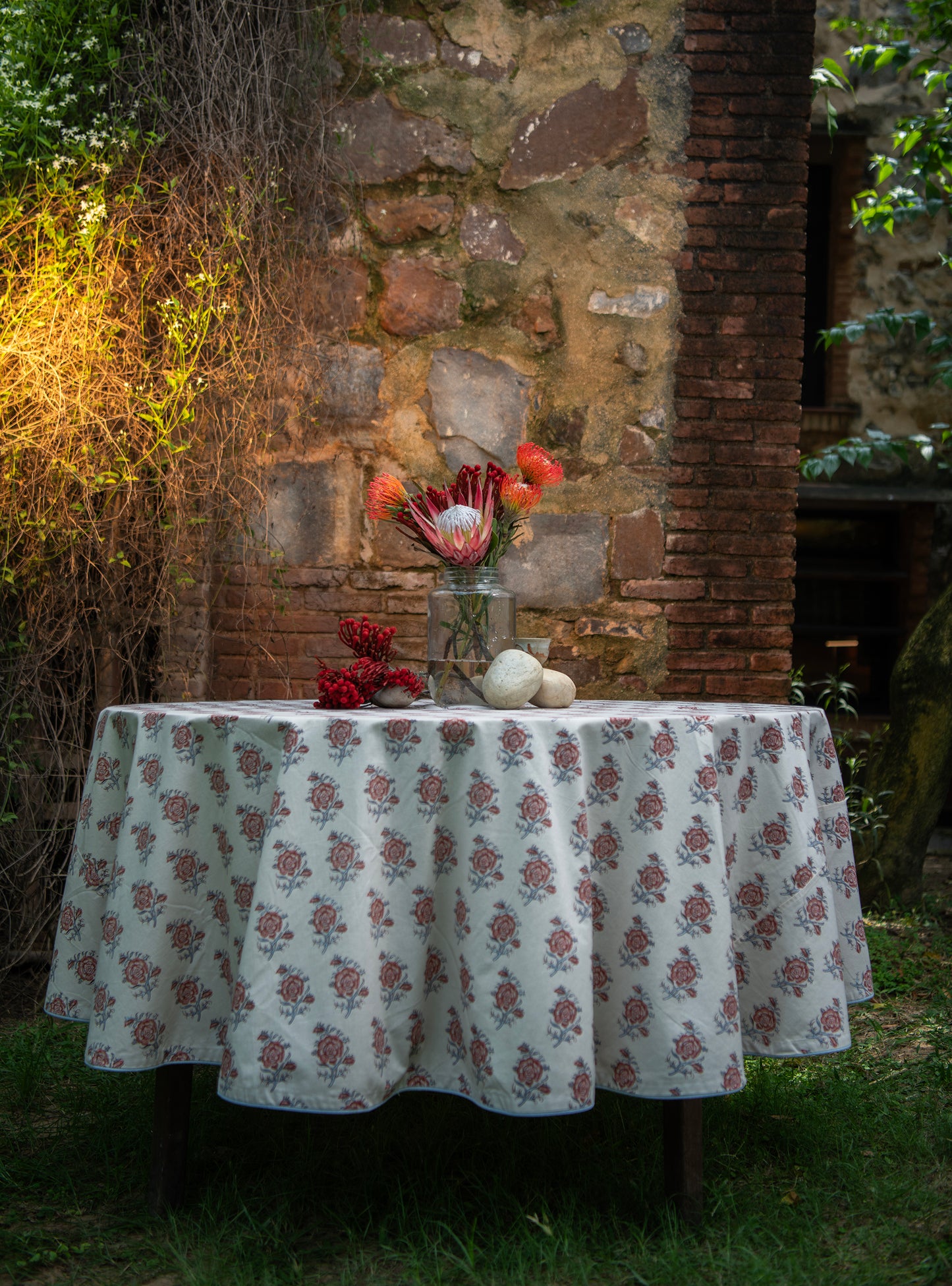 Printed Table Cloth - Piping : Indian Rose Round Sheeting