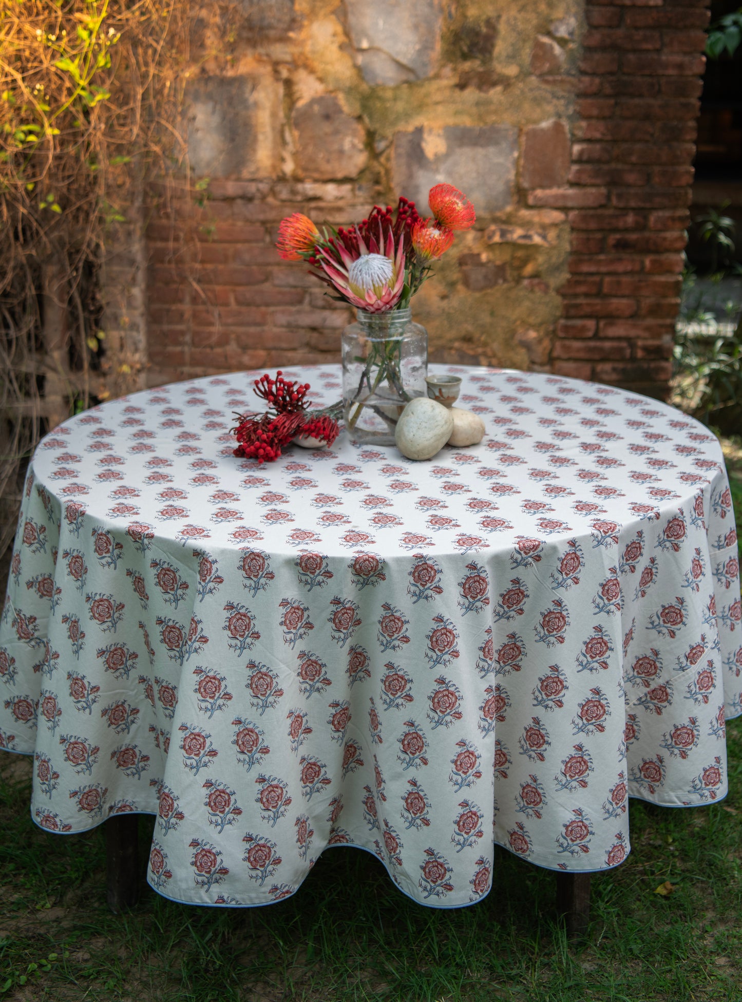 Printed Table Cloth - Piping : Indian Rose Round Sheeting