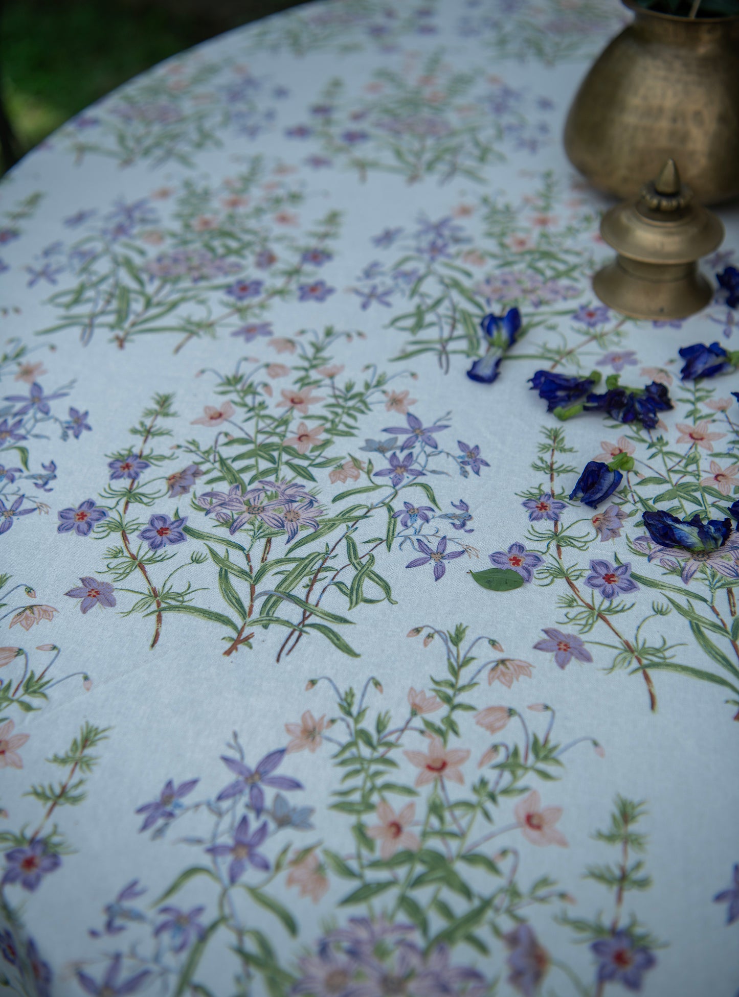 Printed Table Cloth : Piping Meadow Aster Round Sheeting