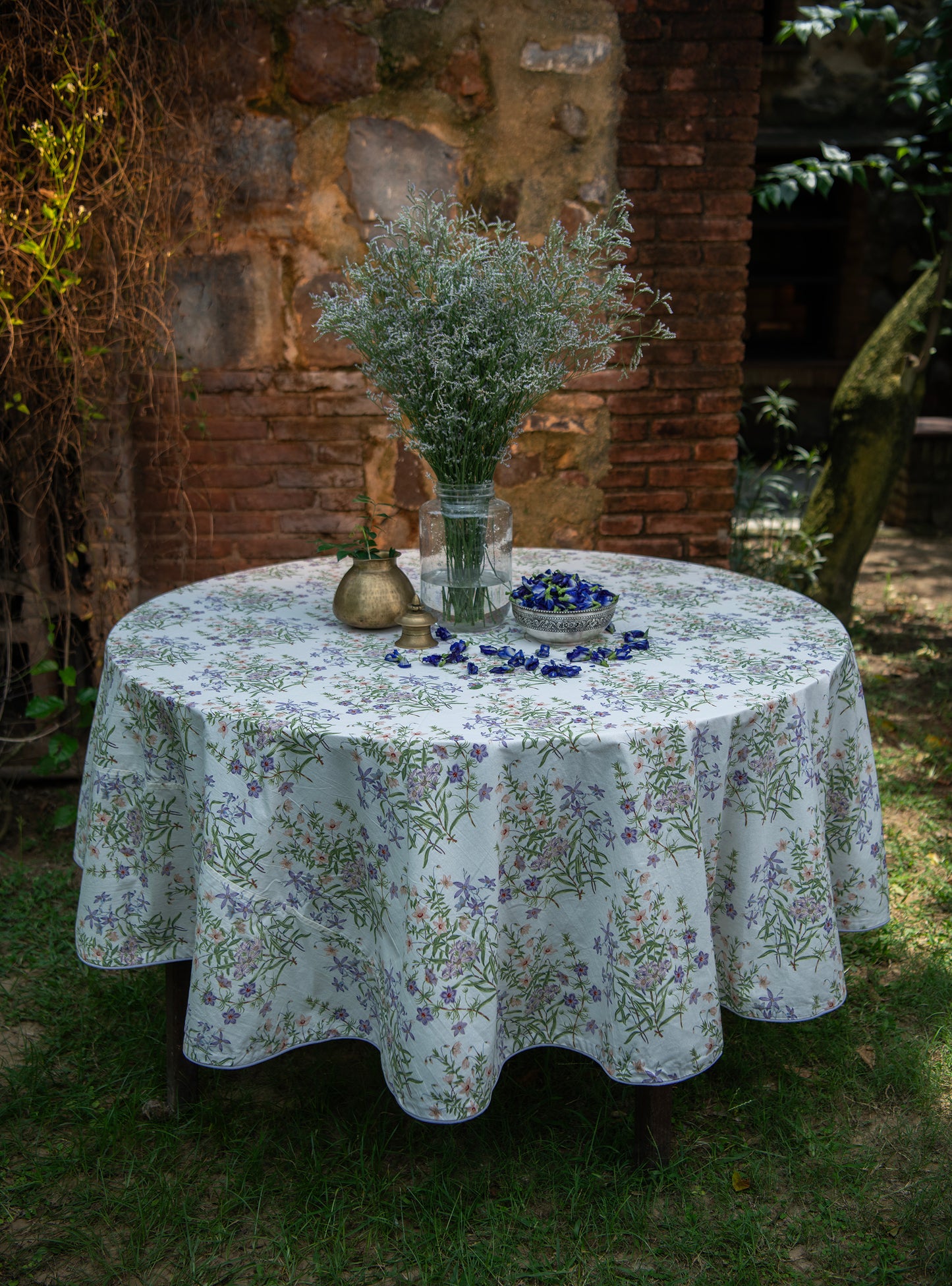 Printed Table Cloth : Piping Meadow Aster Round Sheeting