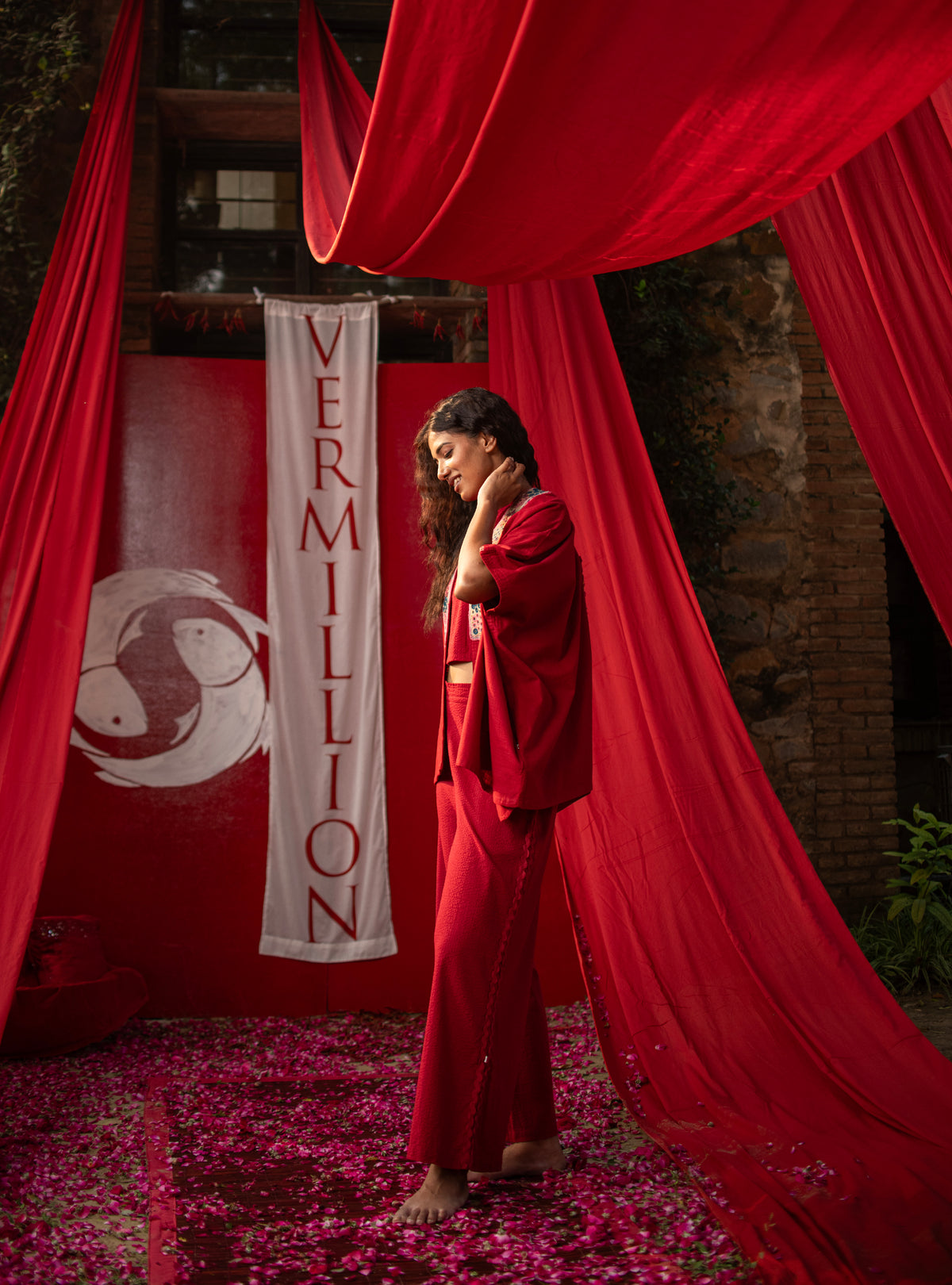 Shimmery Shrug : Crimson Slub