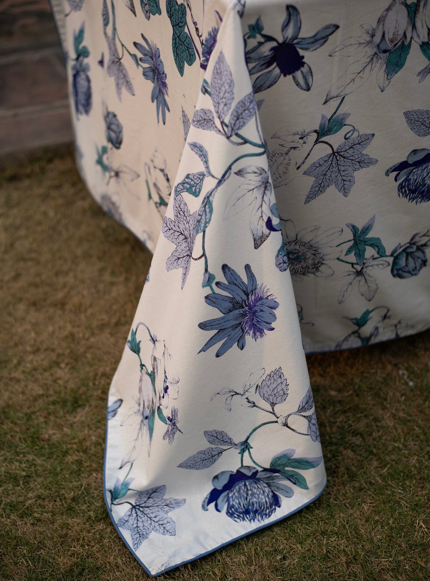 Printed Table Cloth : Piping Serafina Blue & White Sheeting