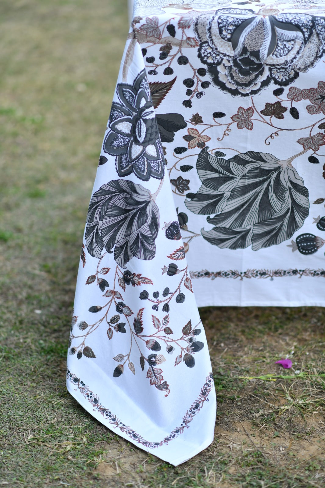 Printed Table Cloth : Tree of Life Graphite Sheeting