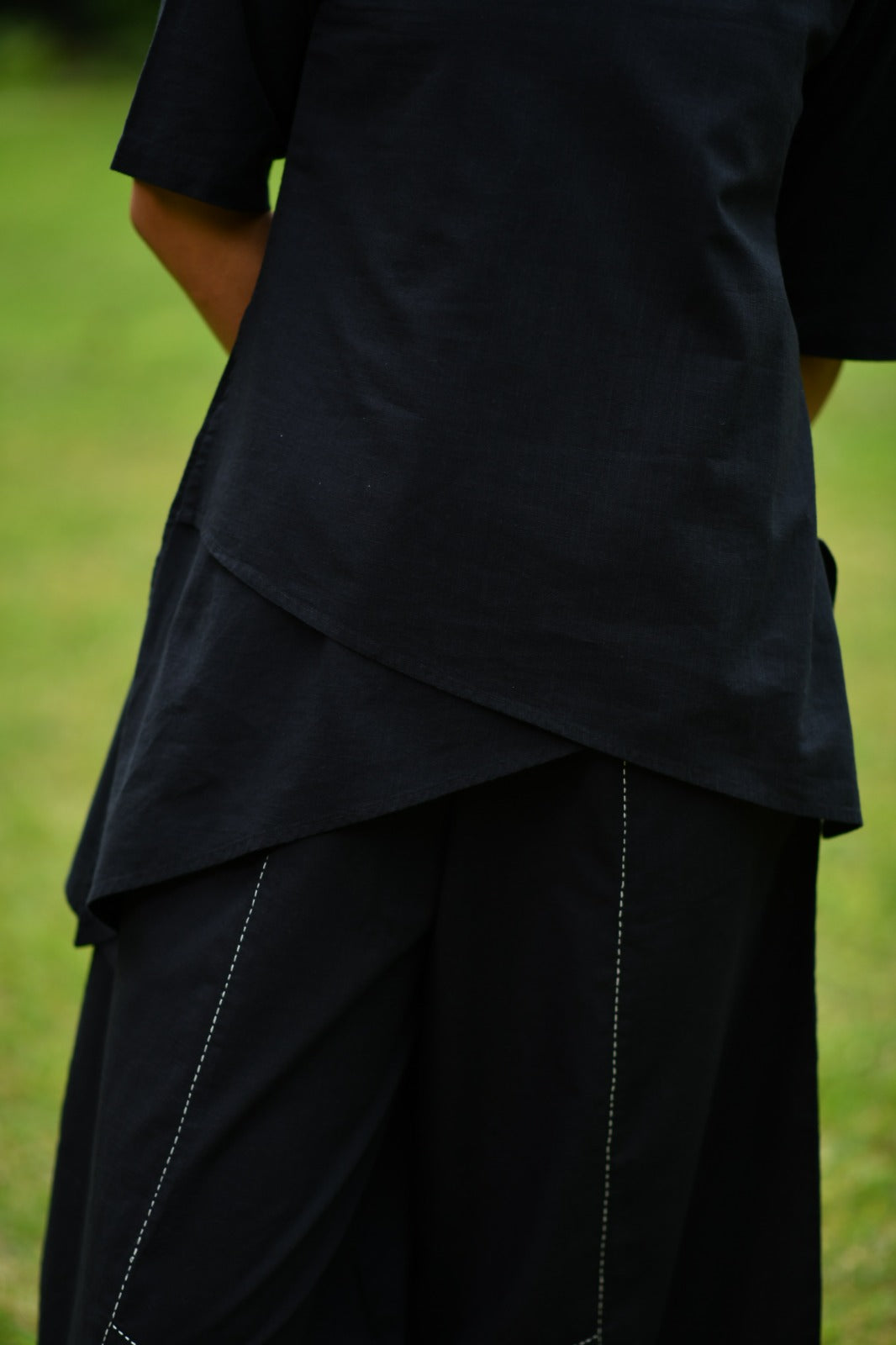 Cloudy Top : Solid Black Slub